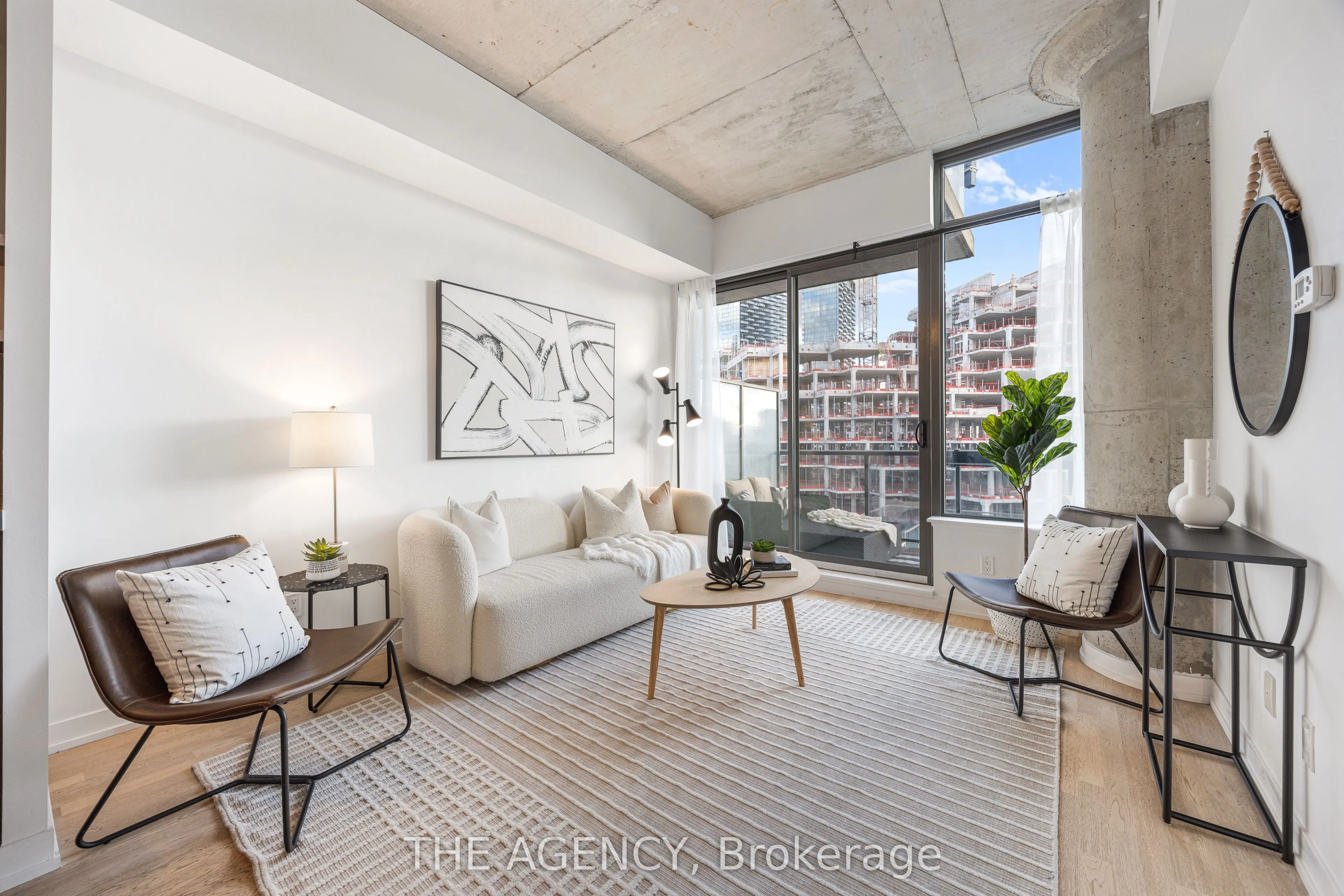 560 King Street W, #1011