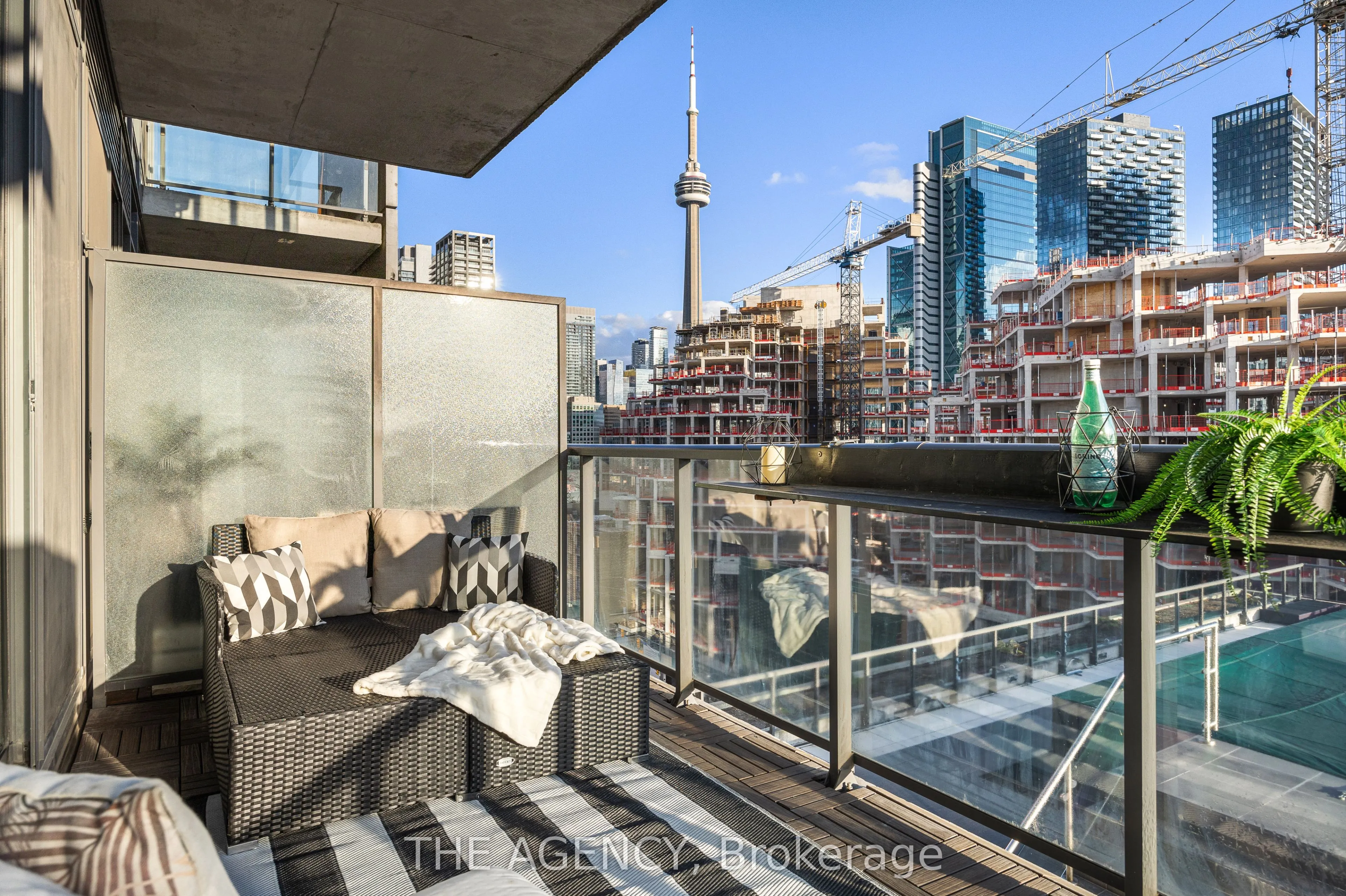 560 King Street W, #1011