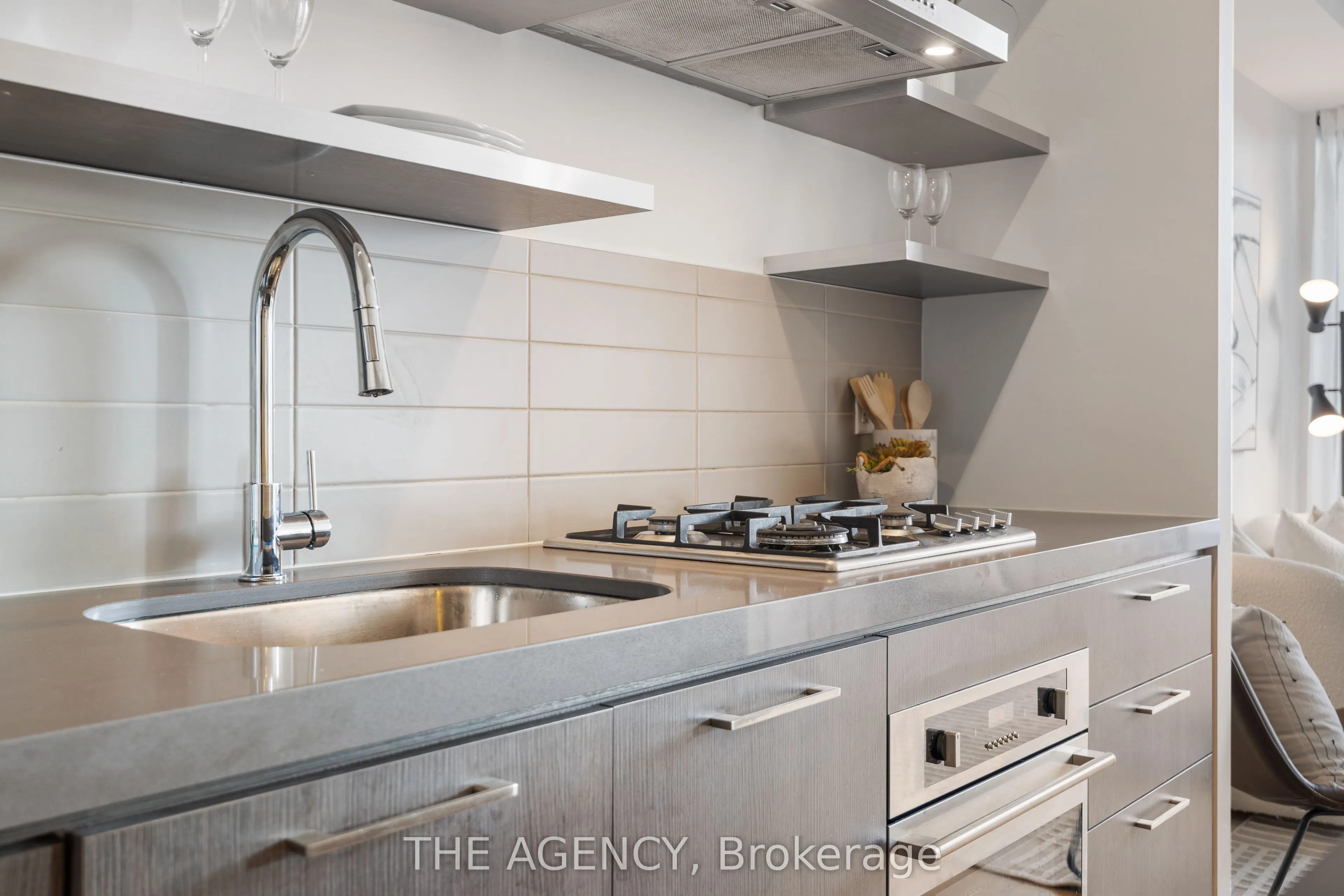 560 King Street W, #1011