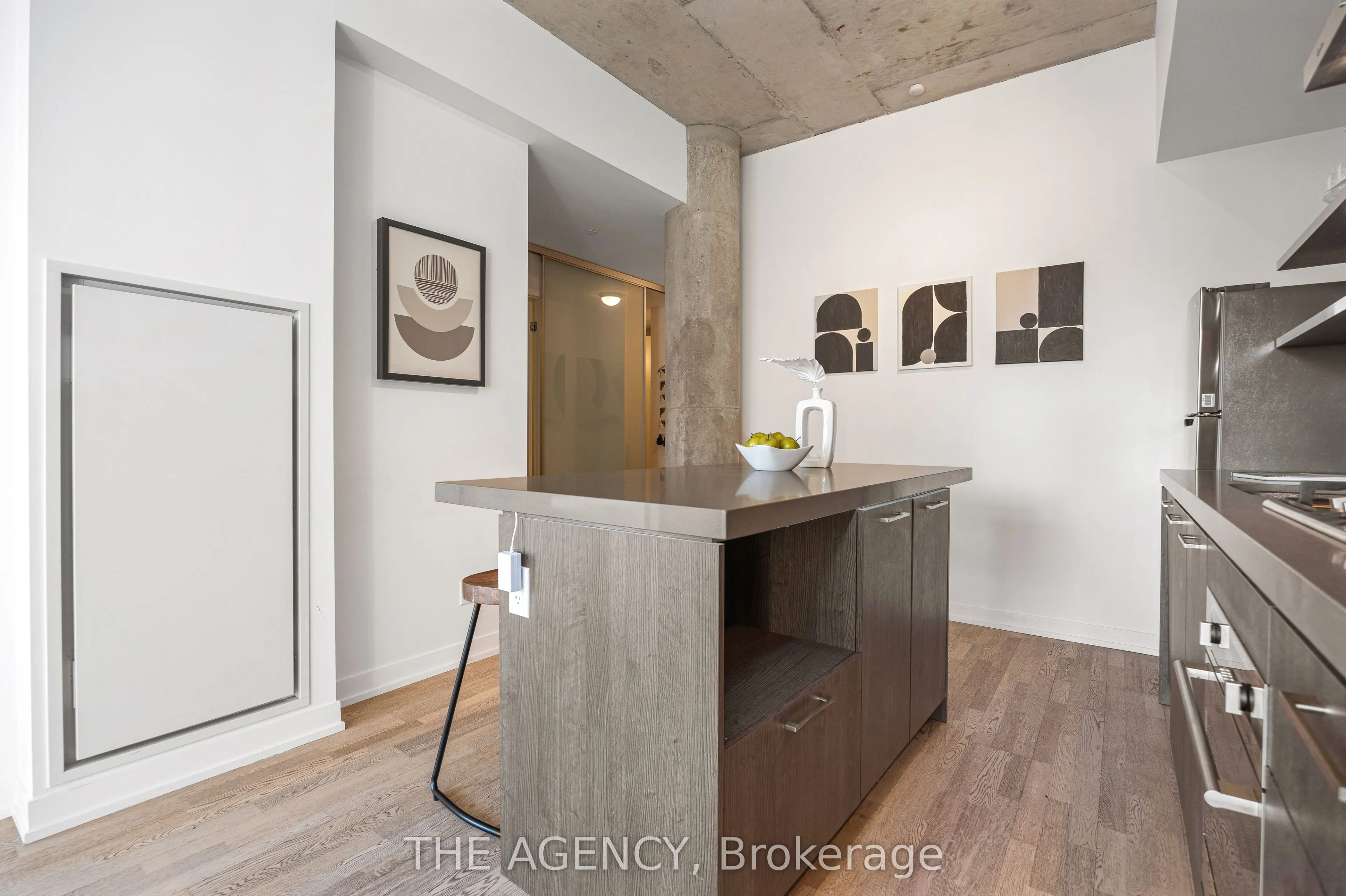 560 King Street W, #1011
