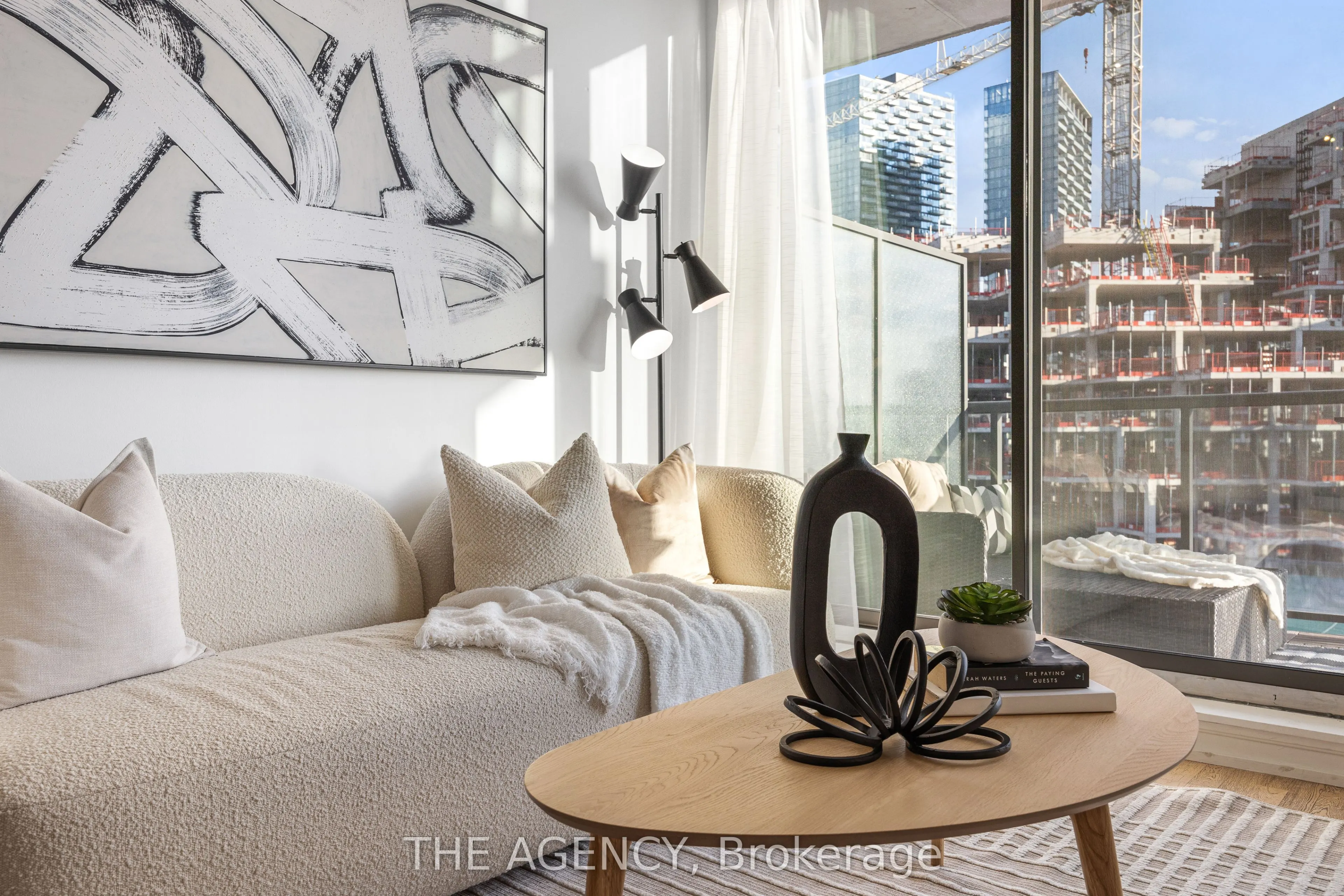 560 King Street W, #1011