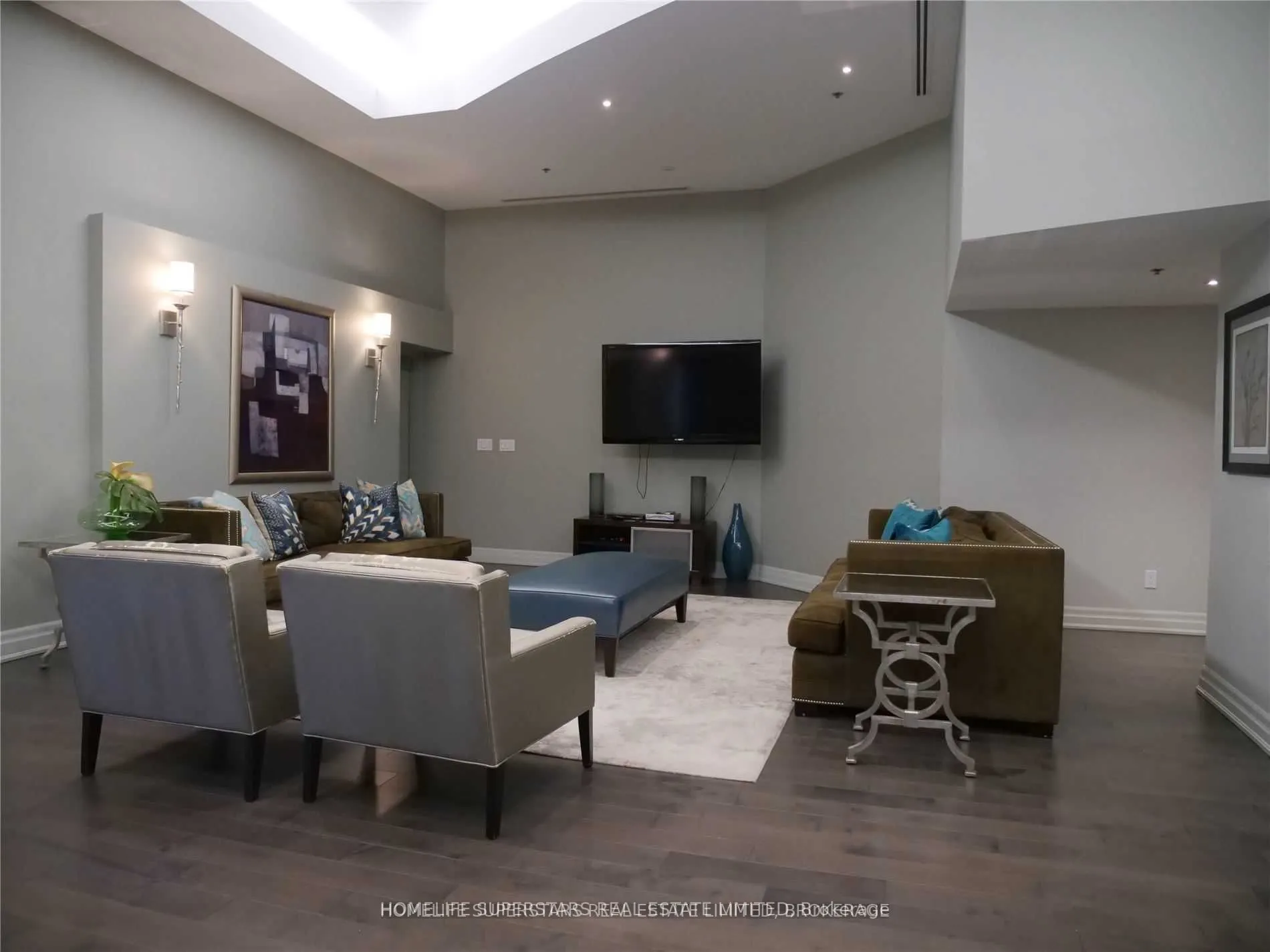 550 Queens Quay W, #708