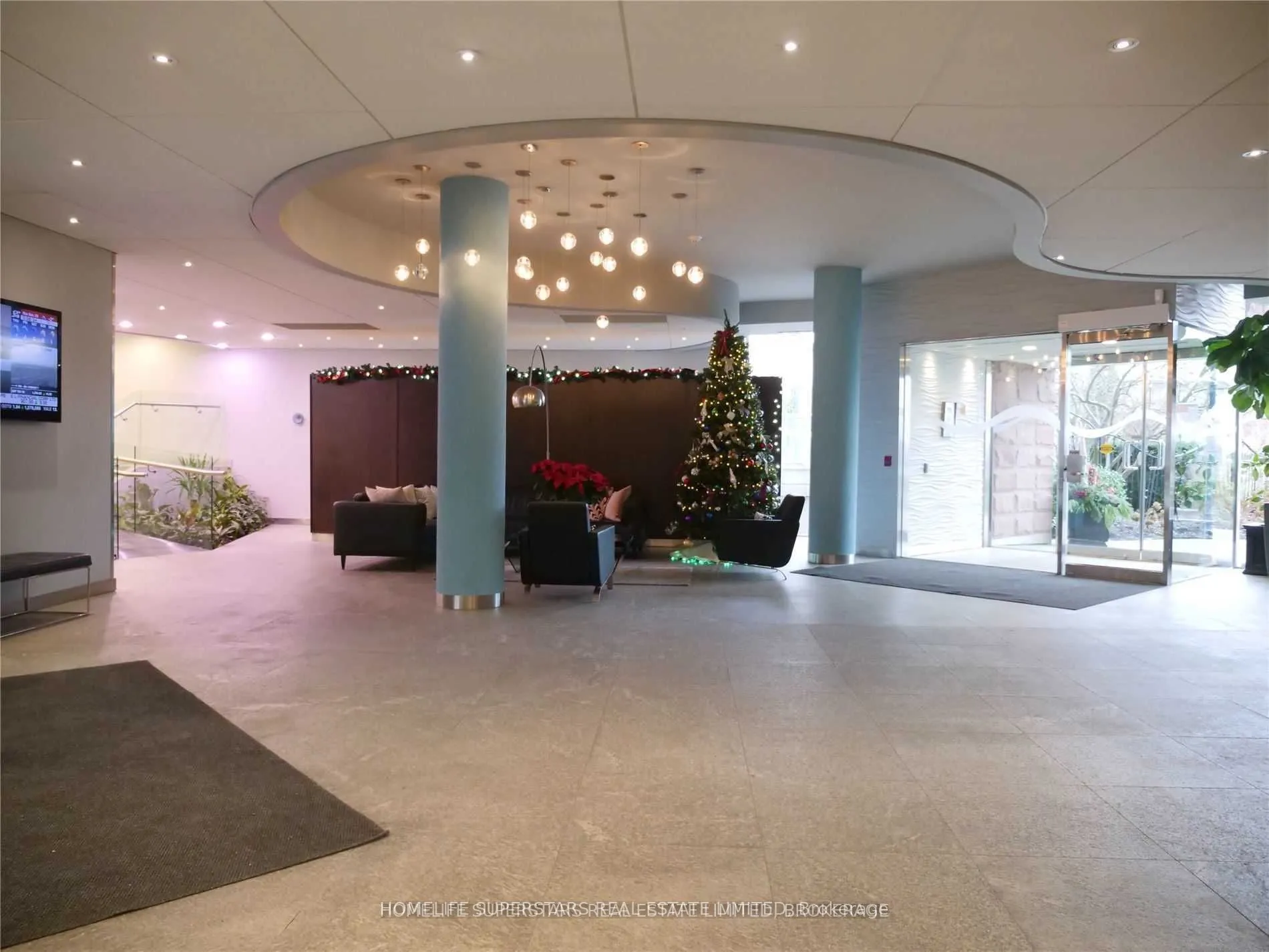 550 Queens Quay W, #708