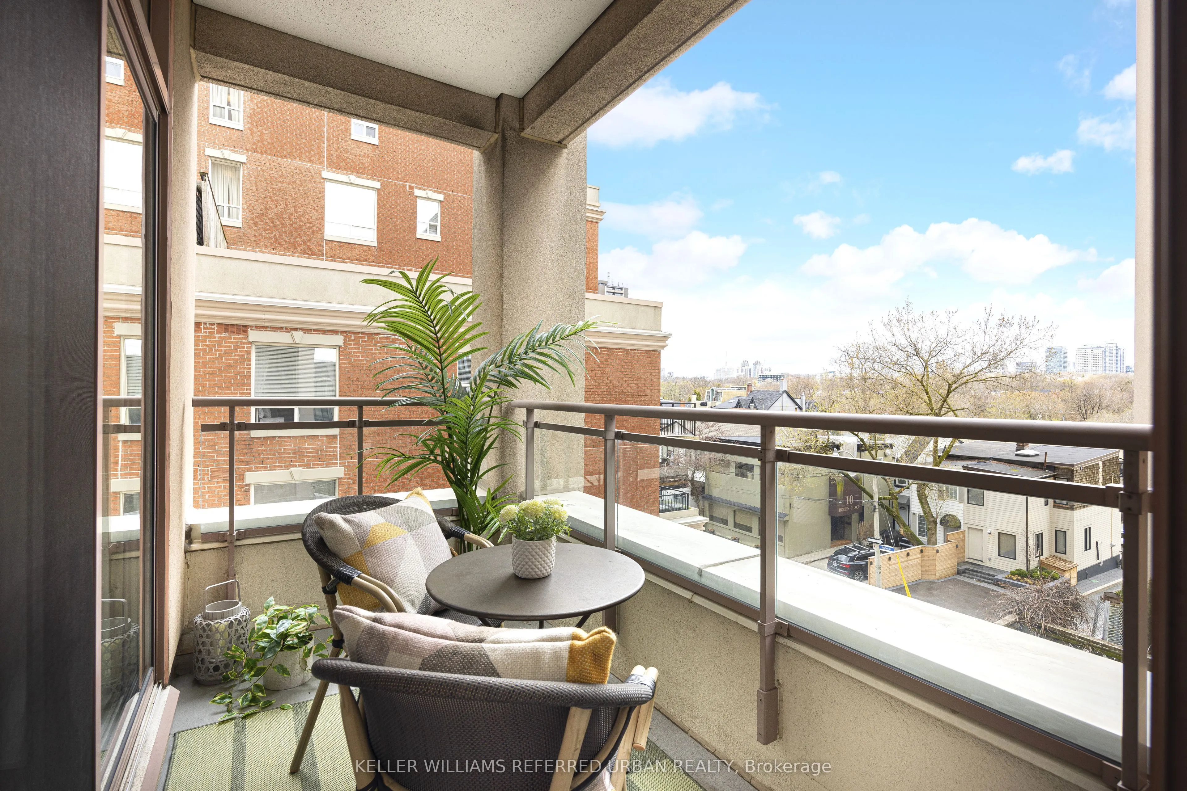 980 Yonge Street, #406