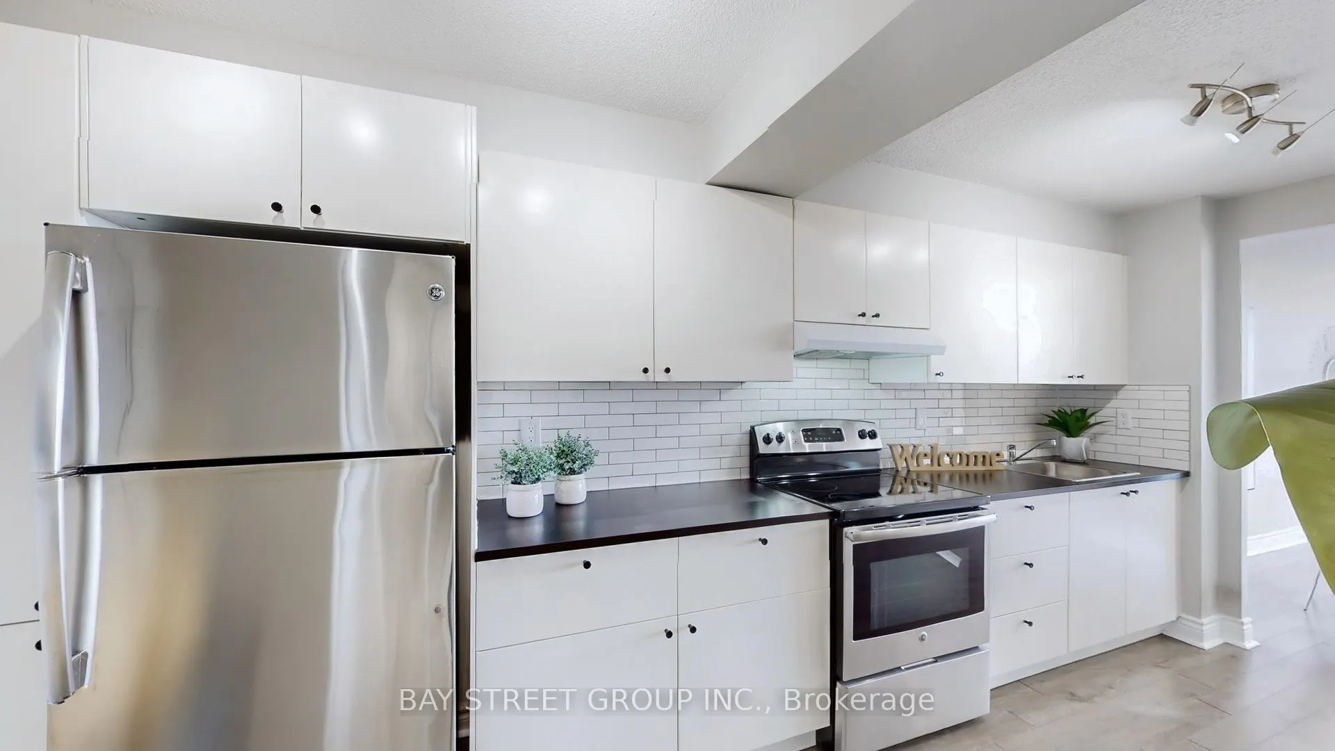 45 Sunrise Avenue, #711