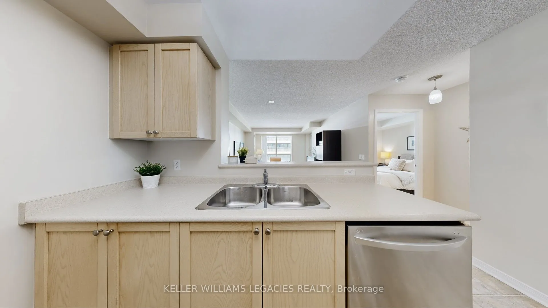 28 Olive Avenue, #LPH01
