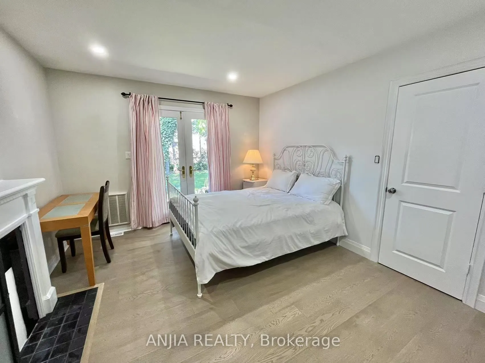 298 Empress Avenue