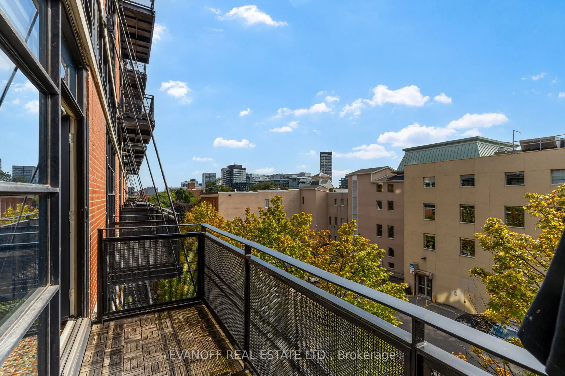 90 Sumach Street, #407