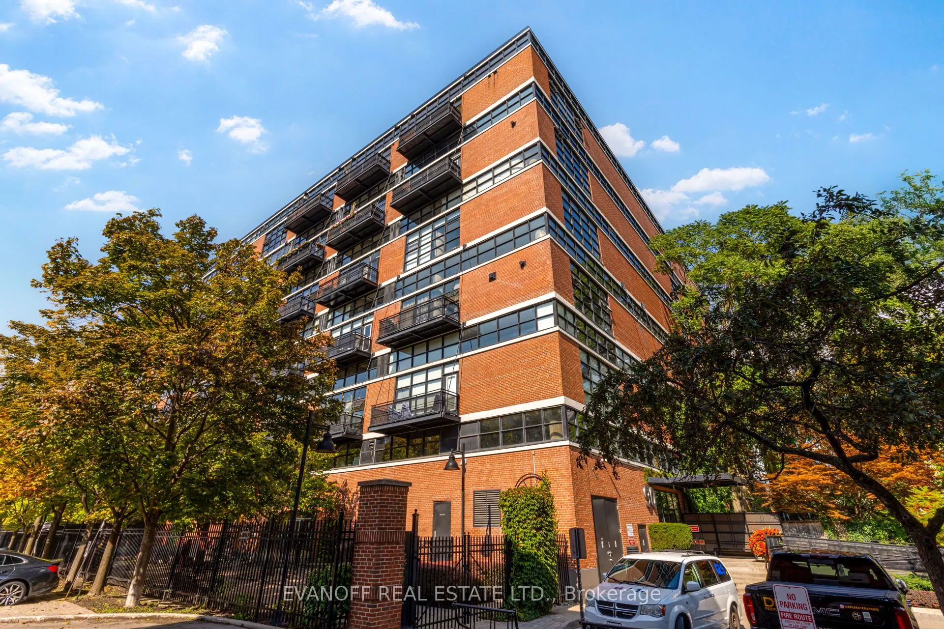 90 Sumach Street, #407