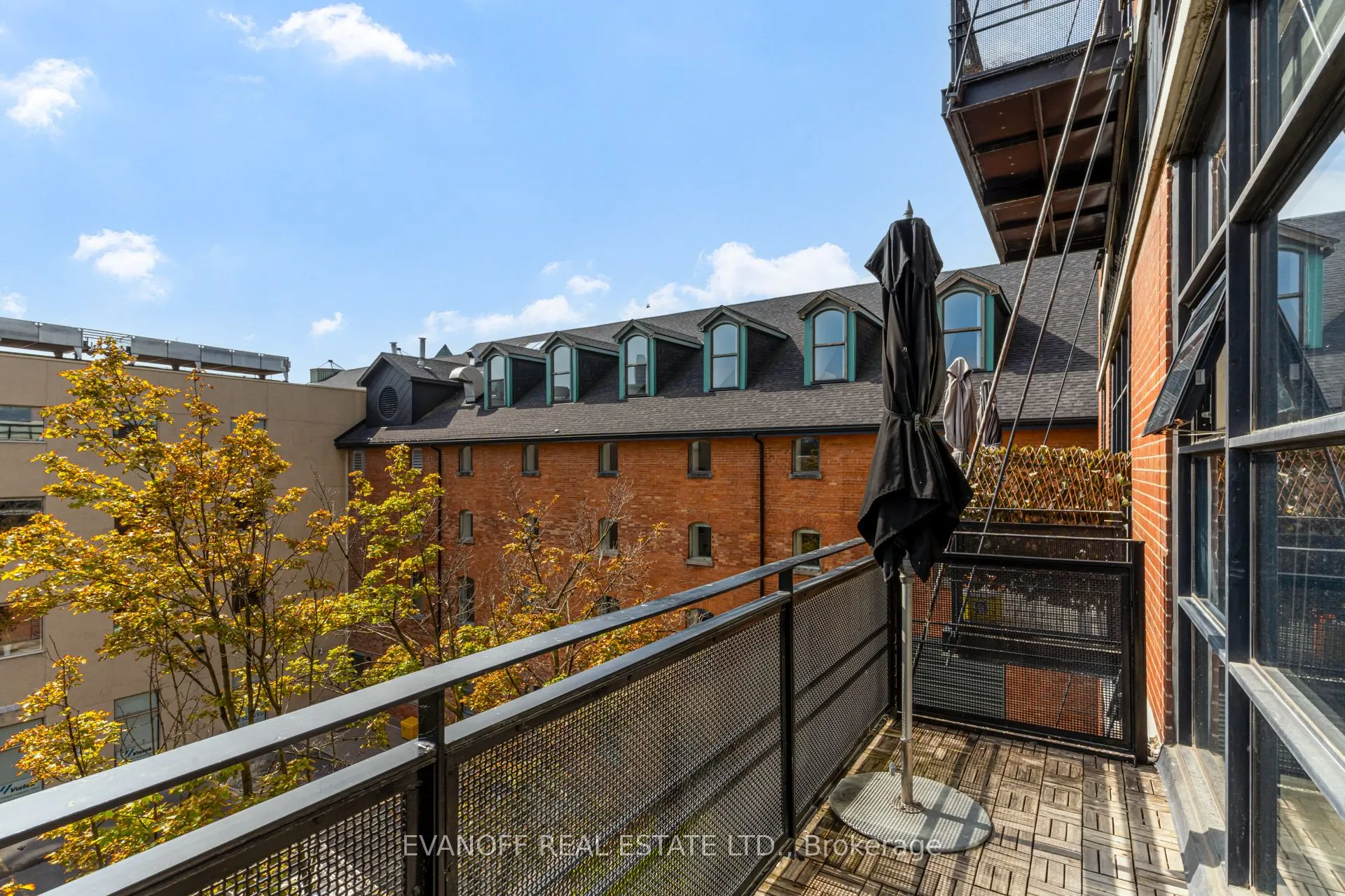90 Sumach Street, #407