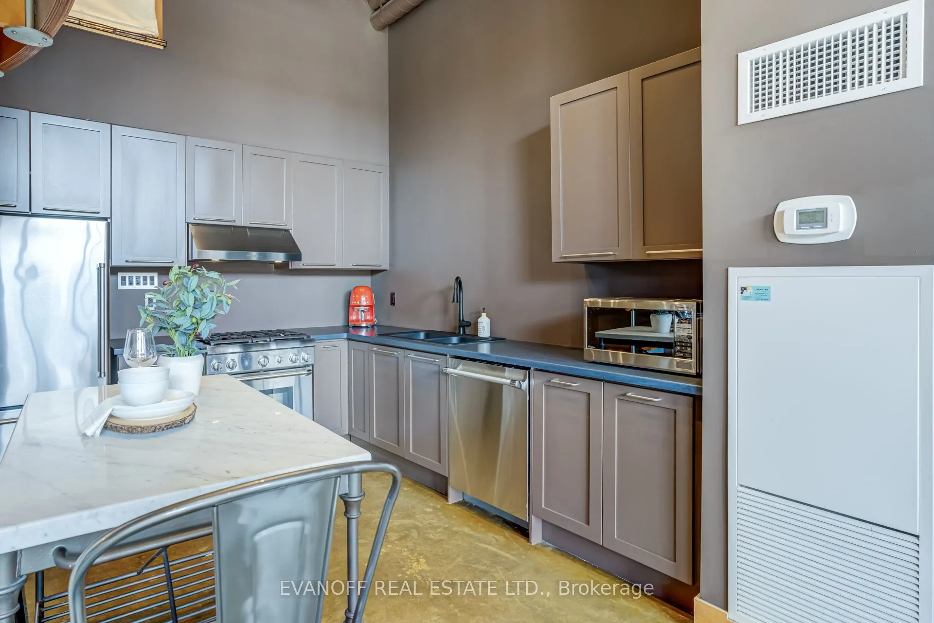 90 Sumach Street, #407