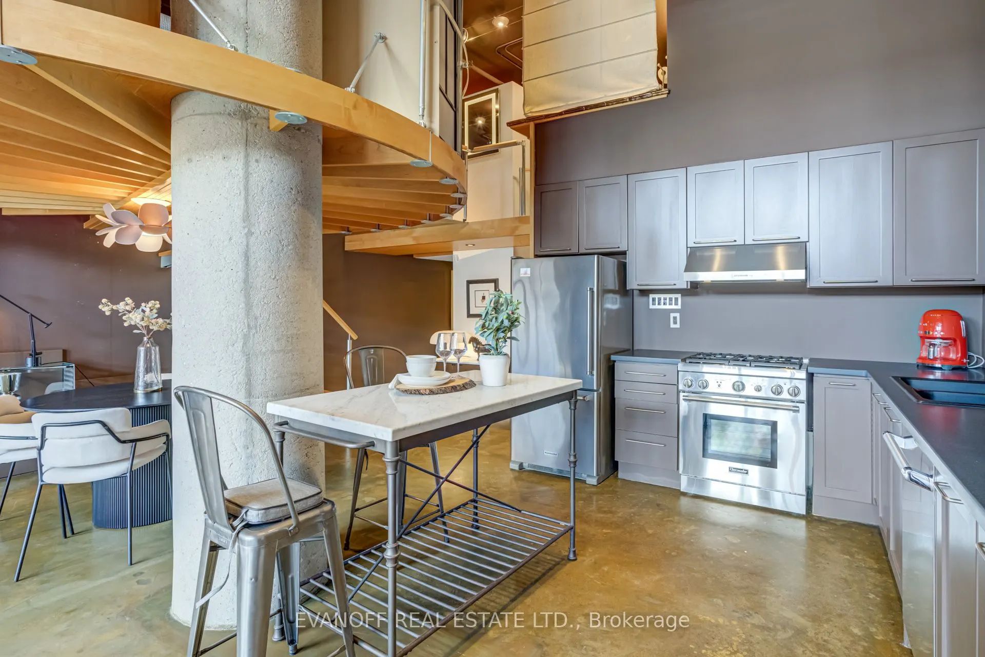 90 Sumach Street, #407