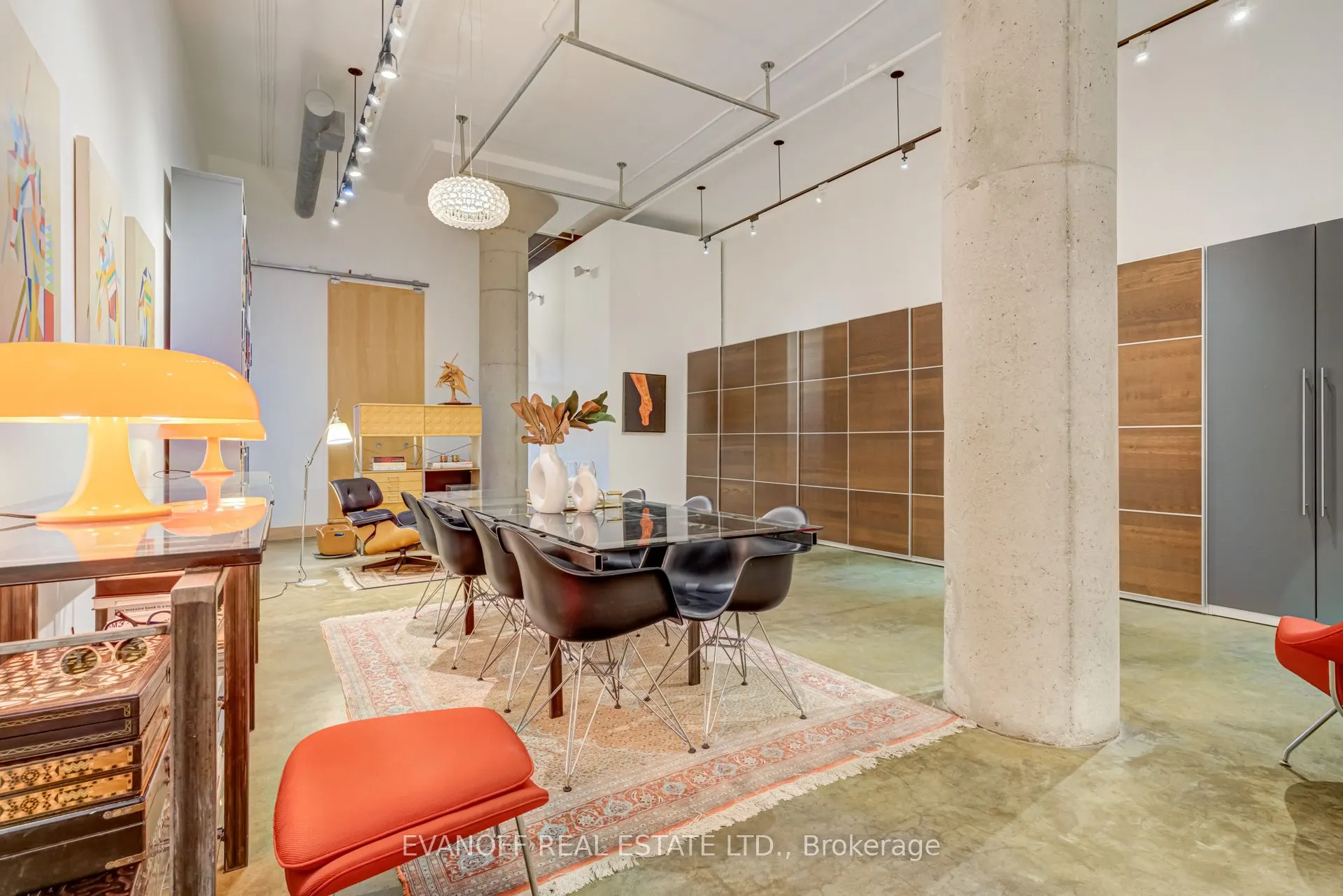 90 Sumach Street, #407