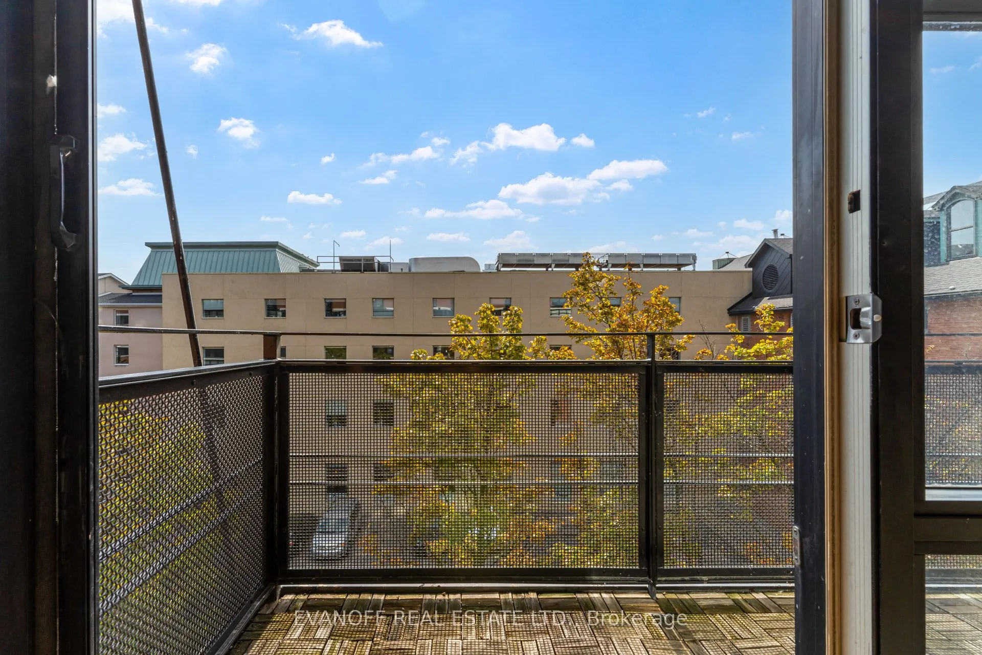 90 Sumach Street, #407