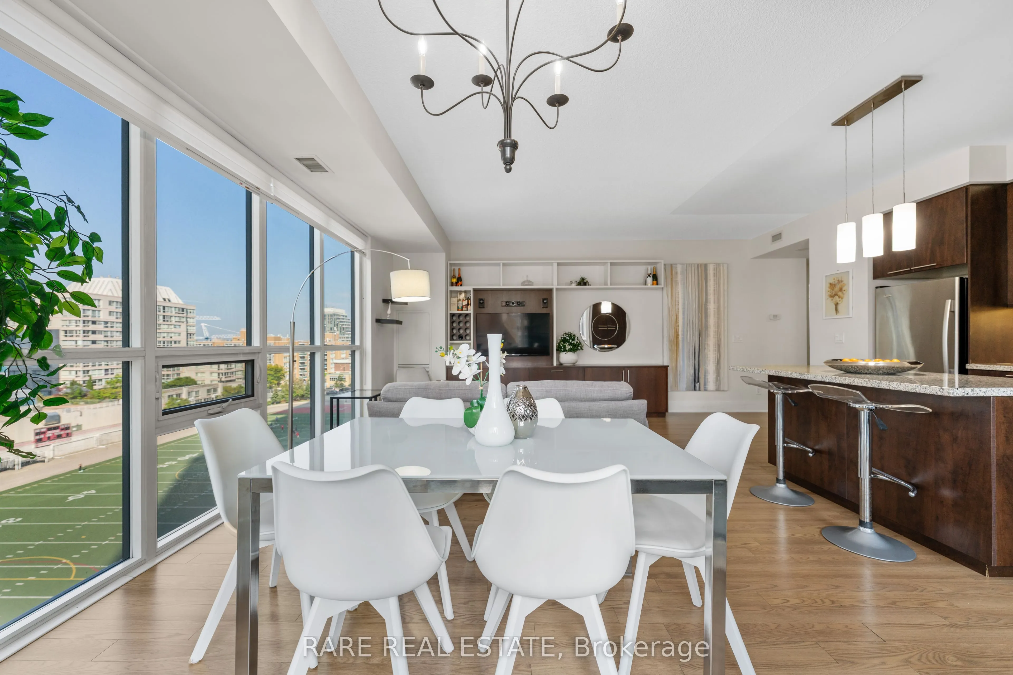 70 Roehampton Avenue, #715