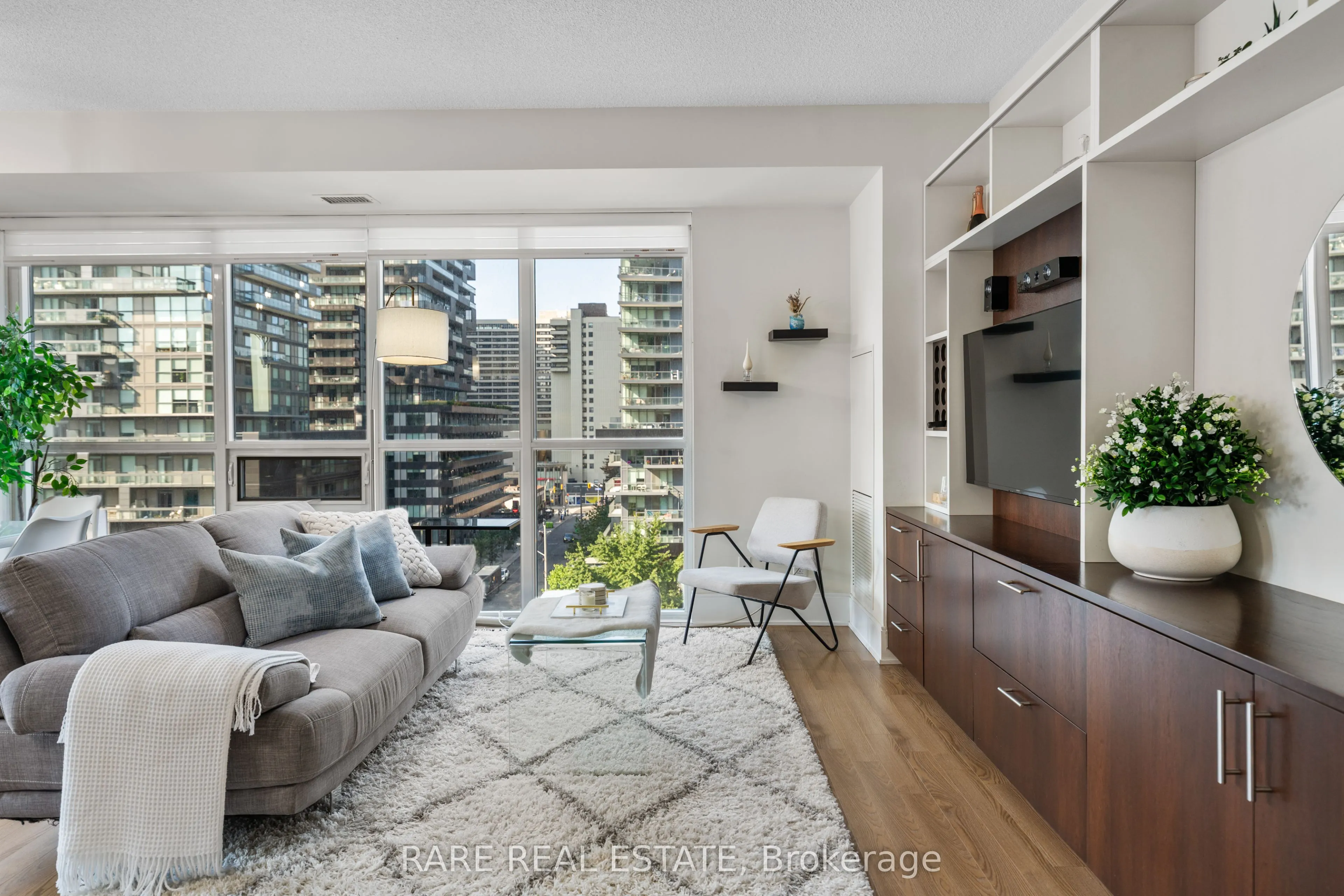 70 Roehampton Avenue, #715