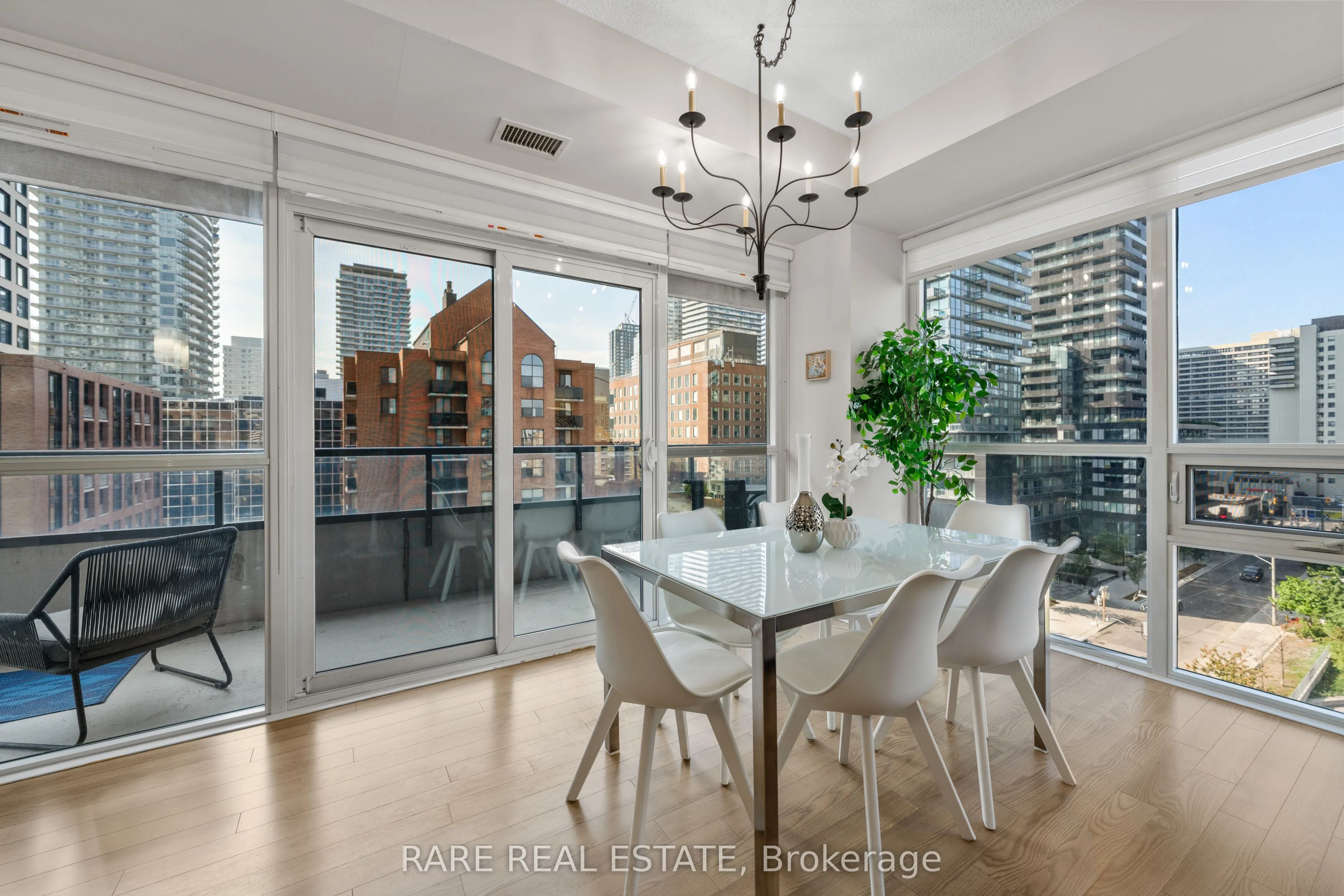 70 Roehampton Avenue, #715