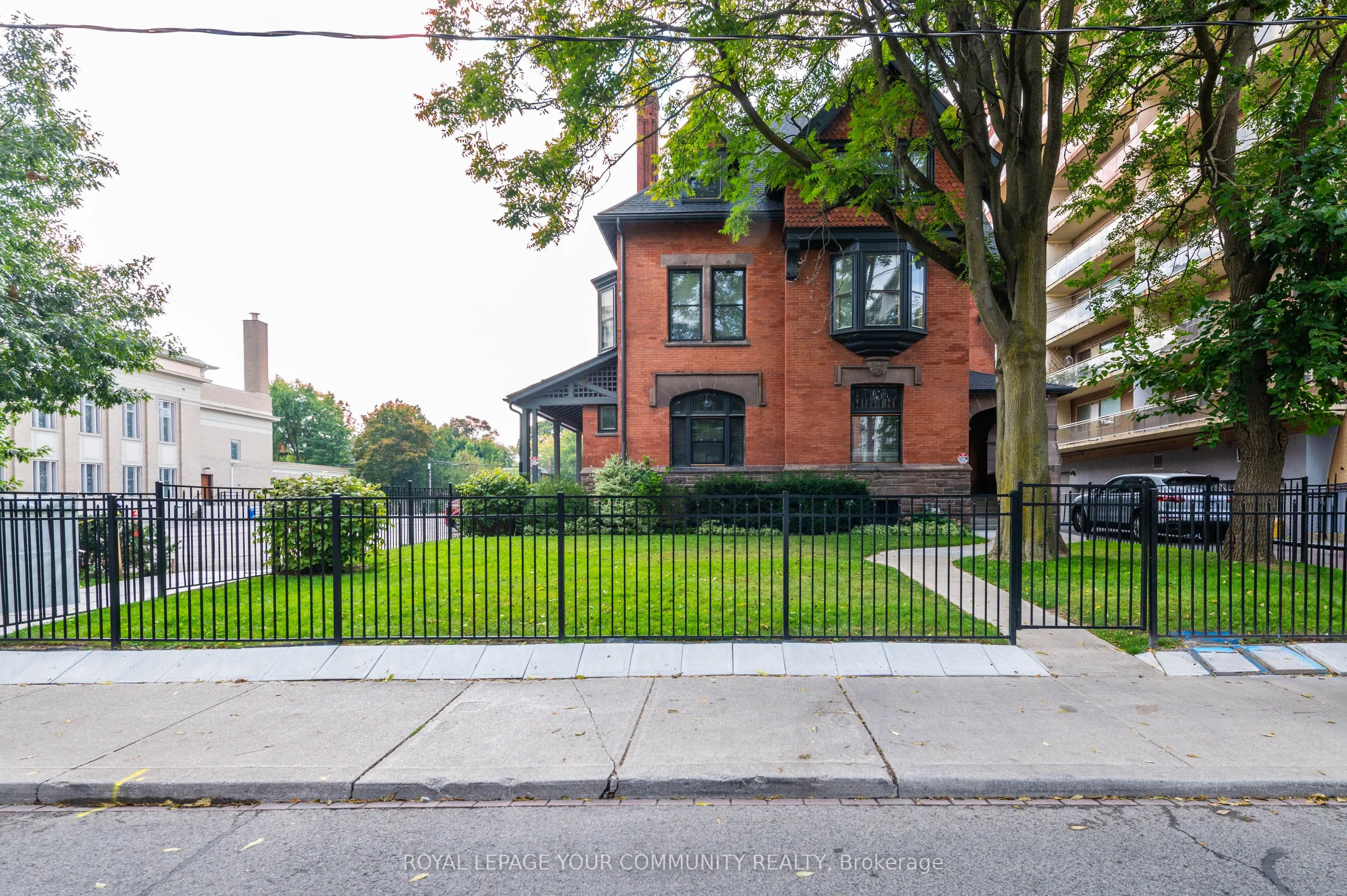 204 St. George Street, #109