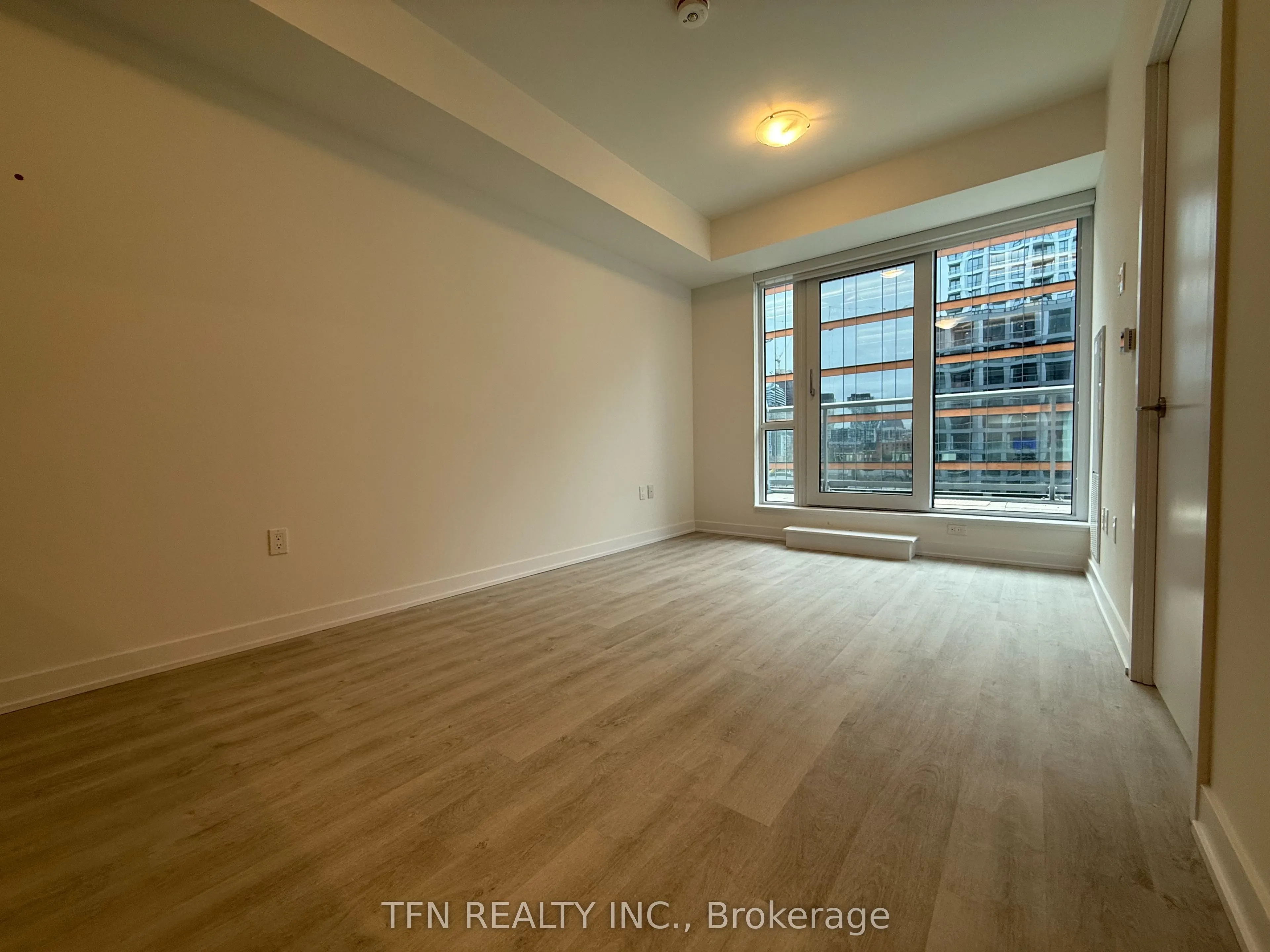 15 Richardson Street S, #618