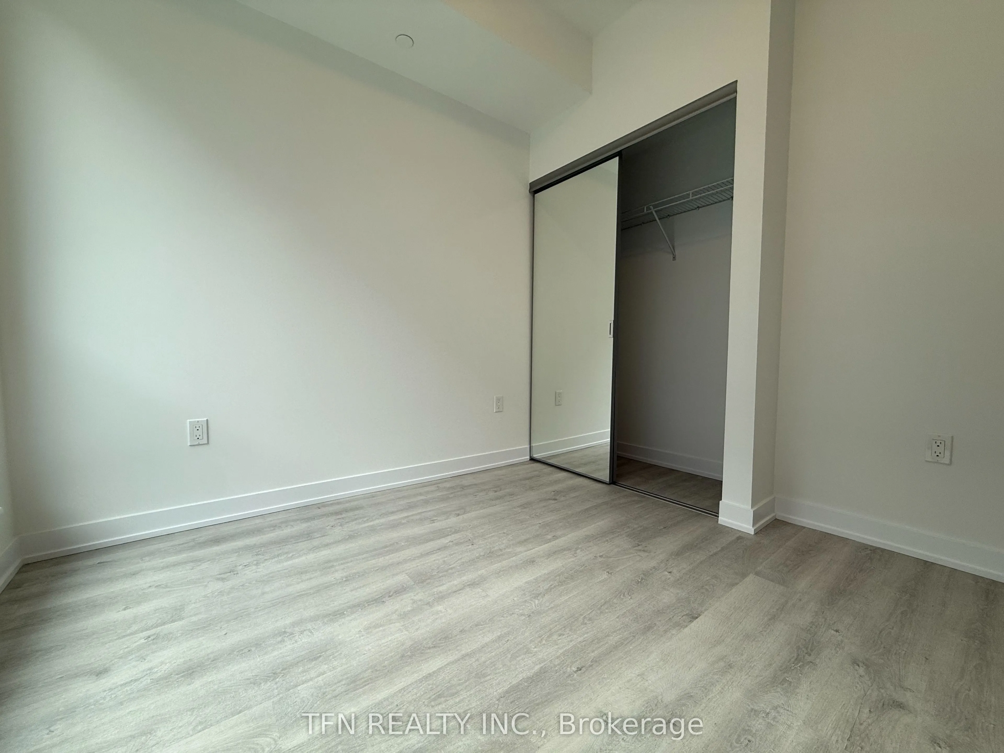 15 Richardson Street S, #618