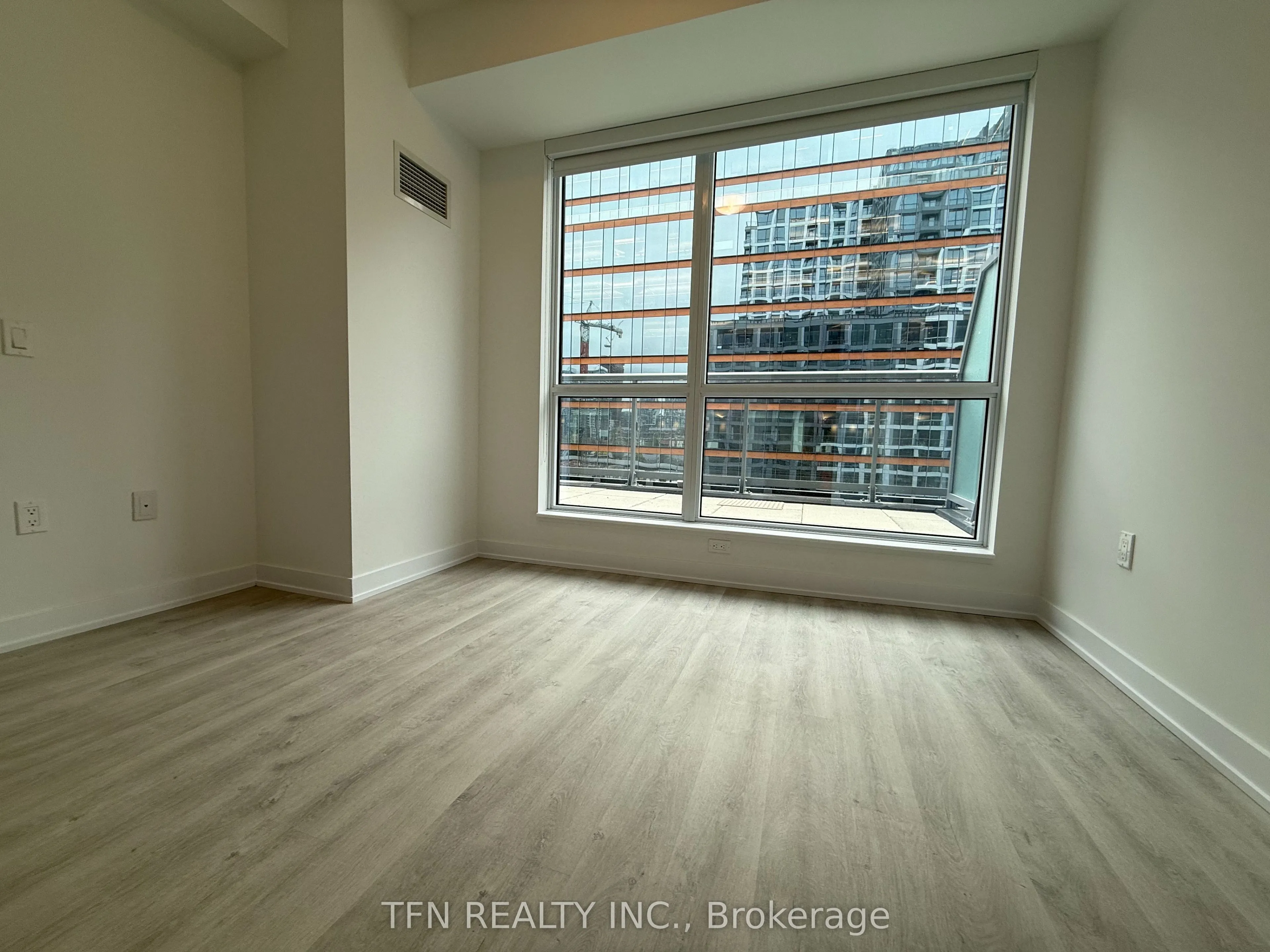 15 Richardson Street S, #618