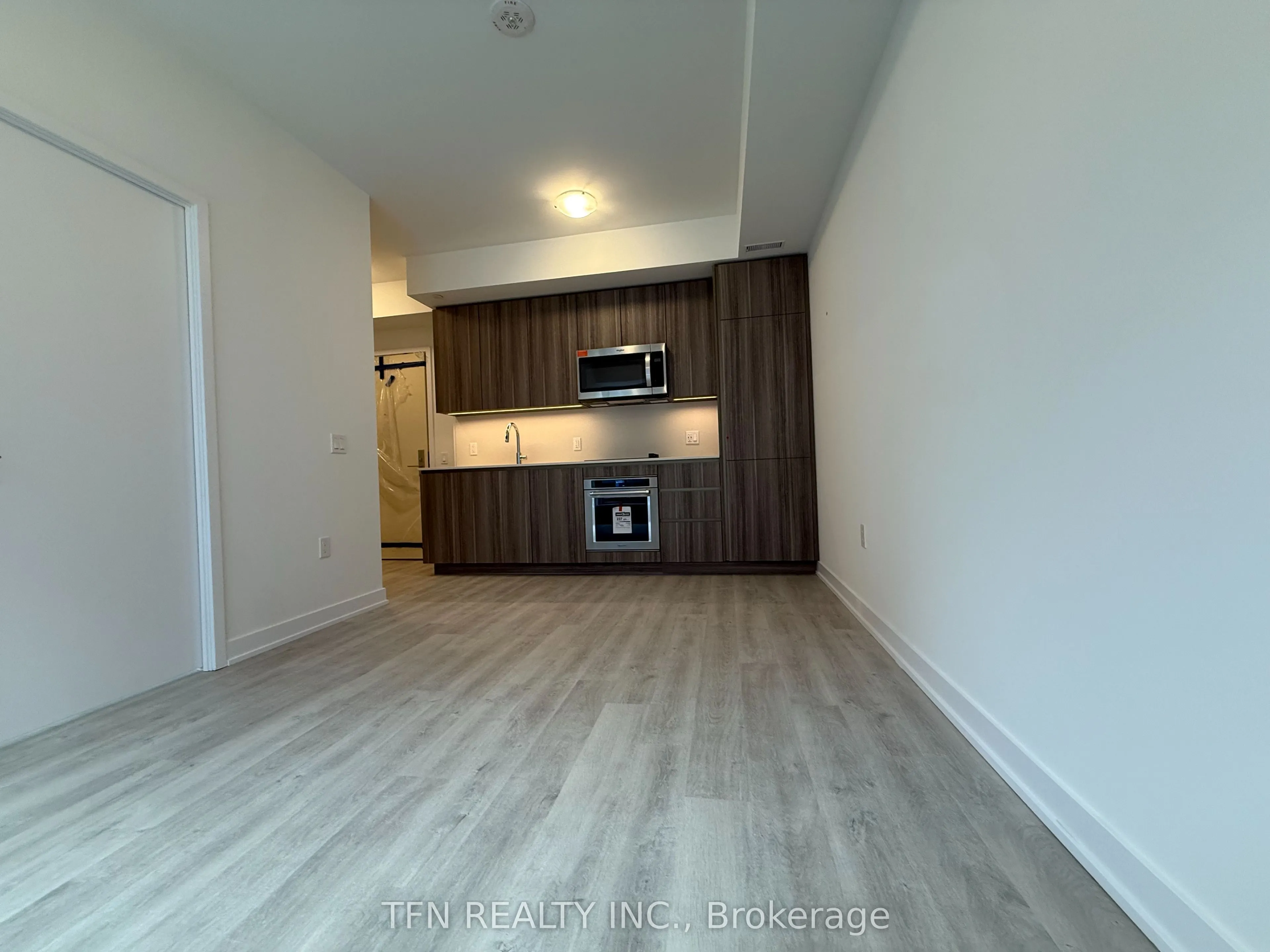 15 Richardson Street S, #618