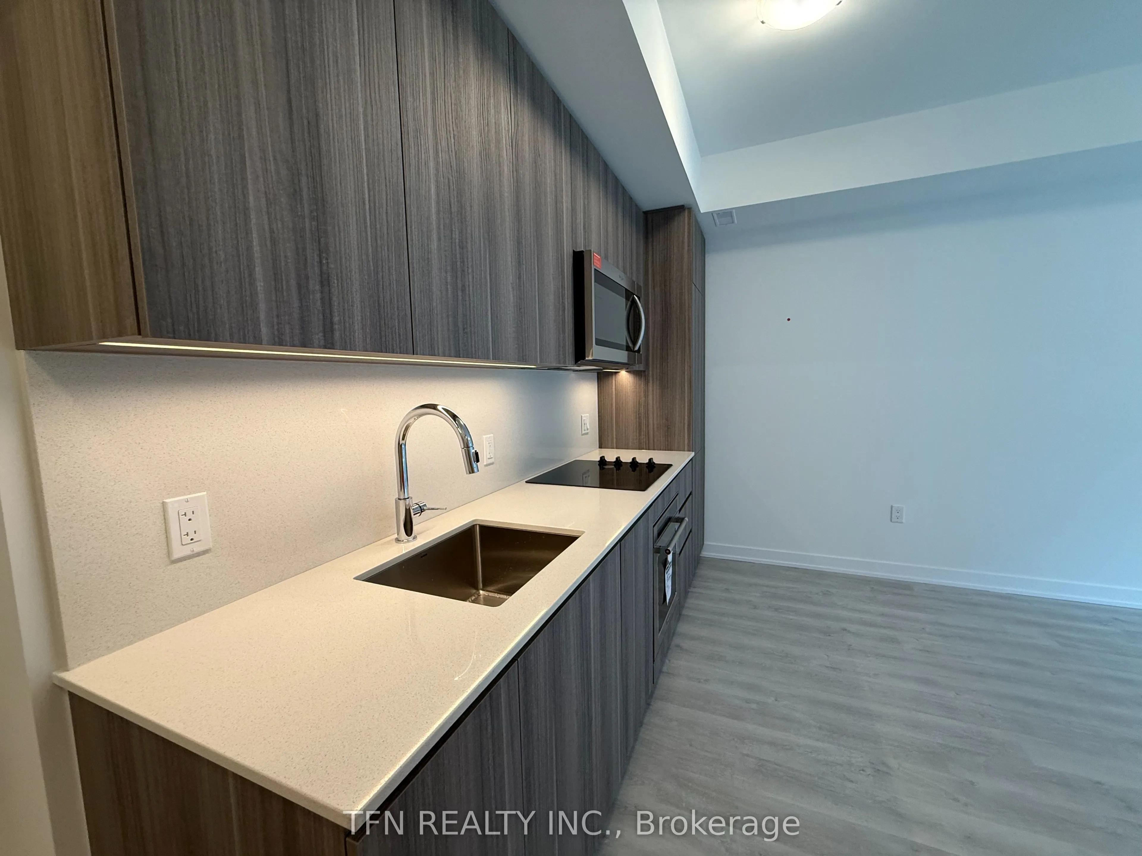 15 Richardson Street S, #618