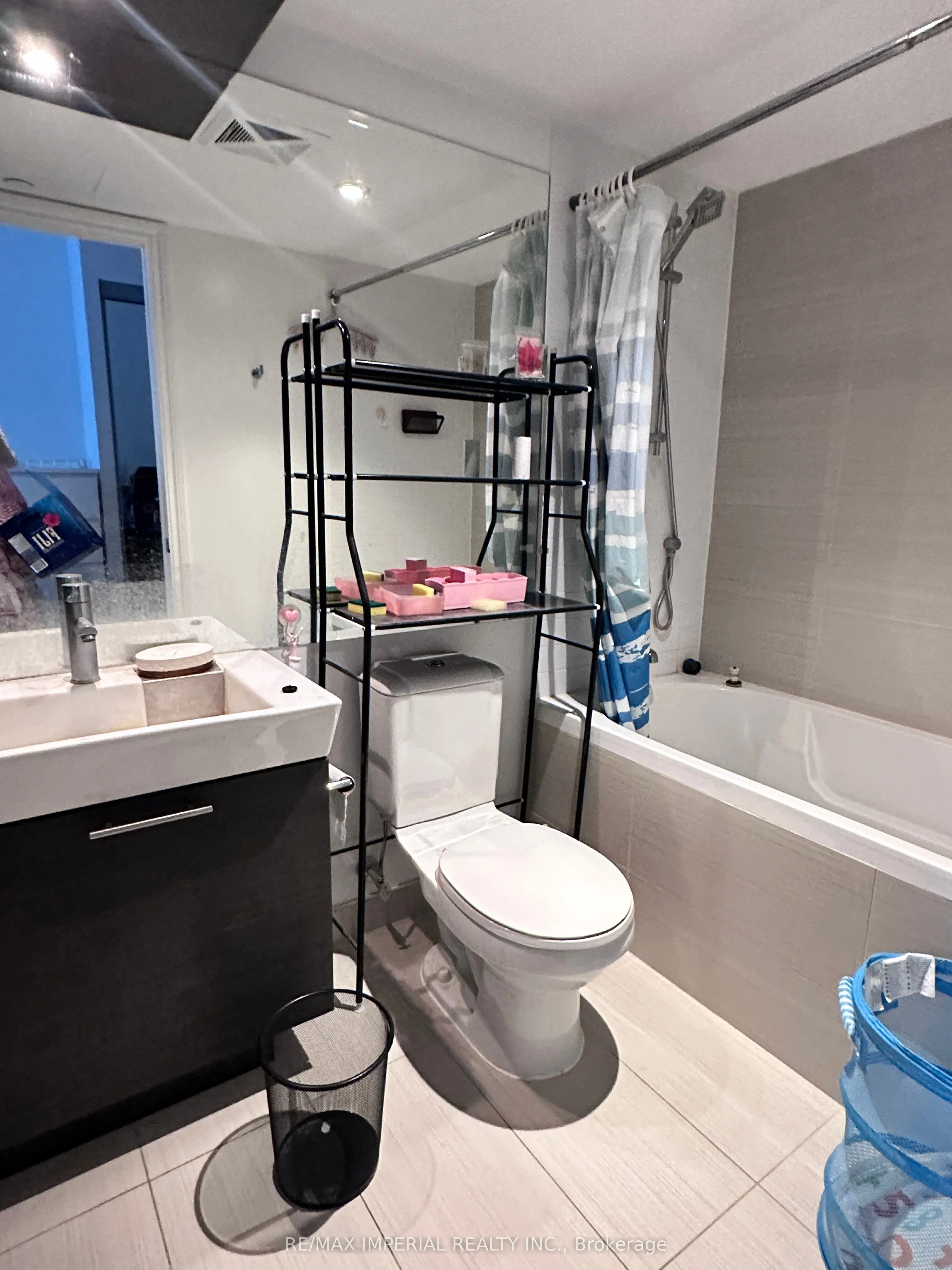 386 Yonge Street, #1715