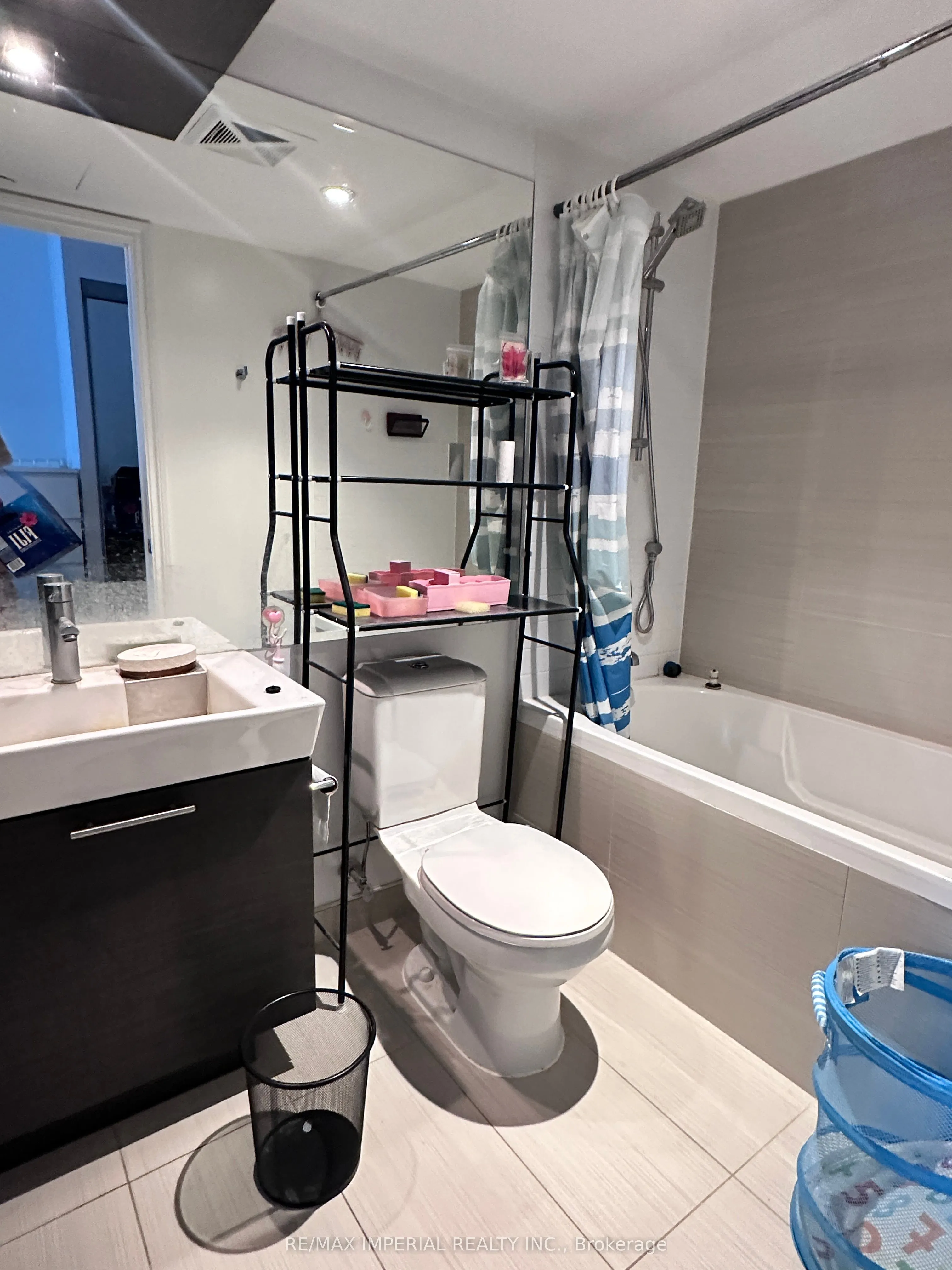 386 Yonge Street, #1715