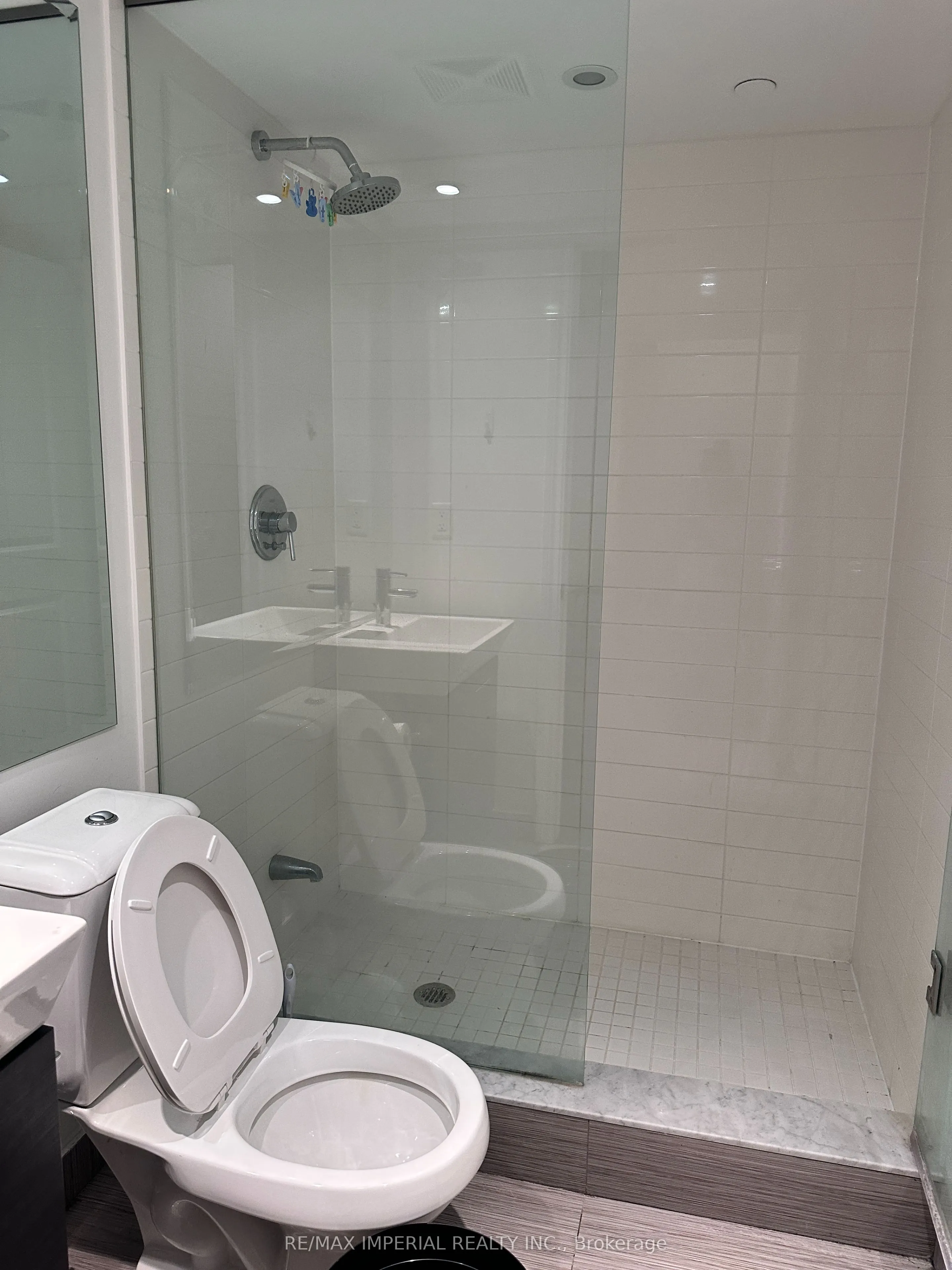 386 Yonge Street, #1715