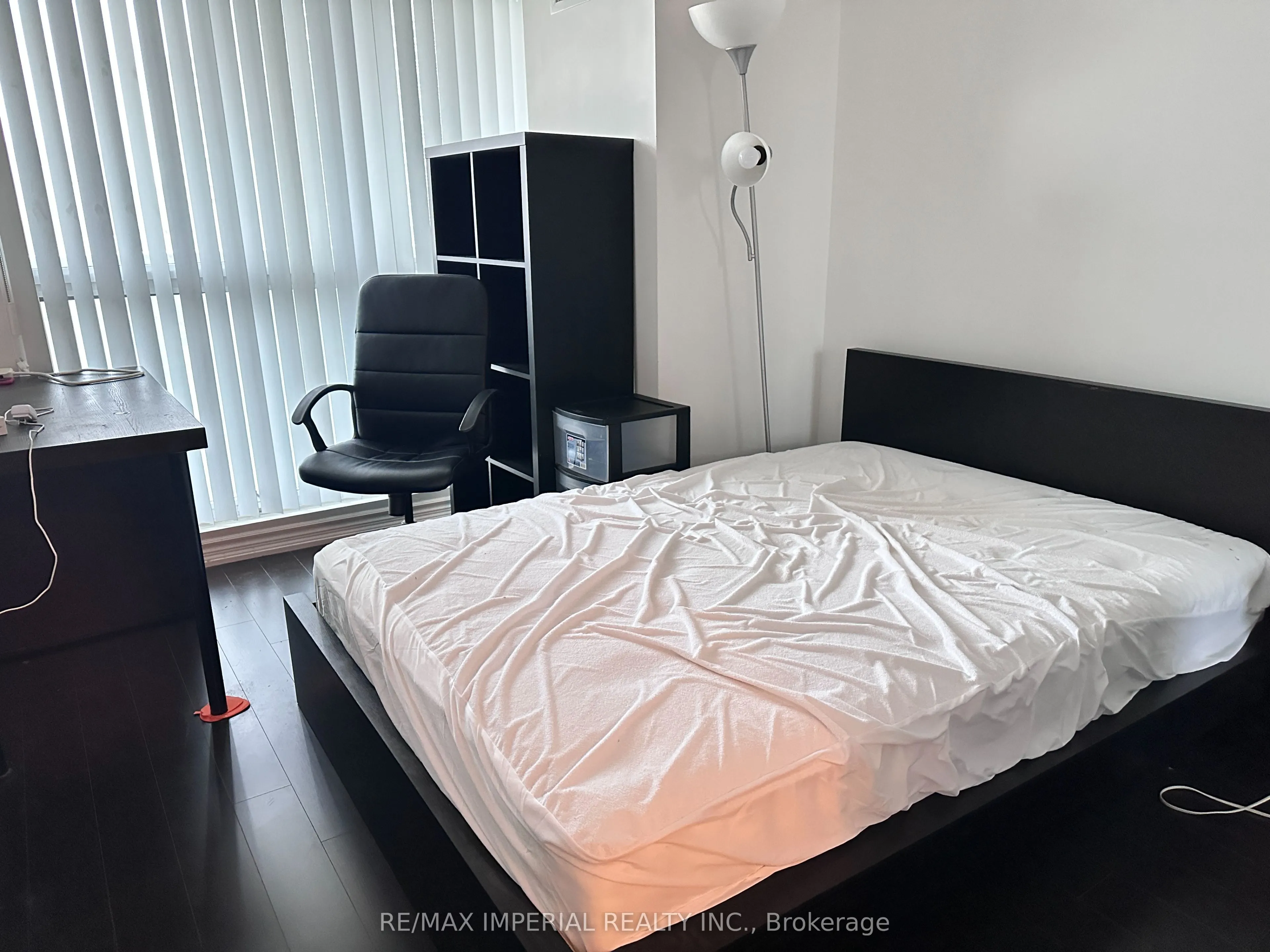 386 Yonge Street, #1715