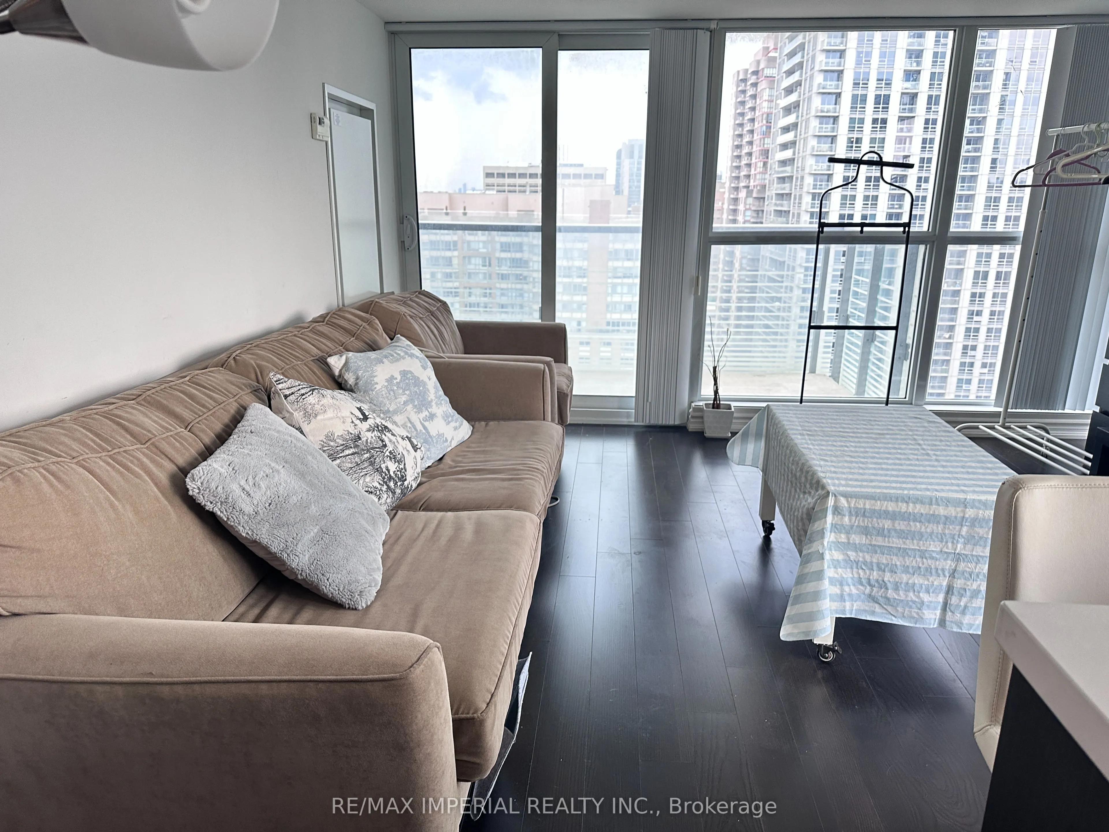 386 Yonge Street, #1715