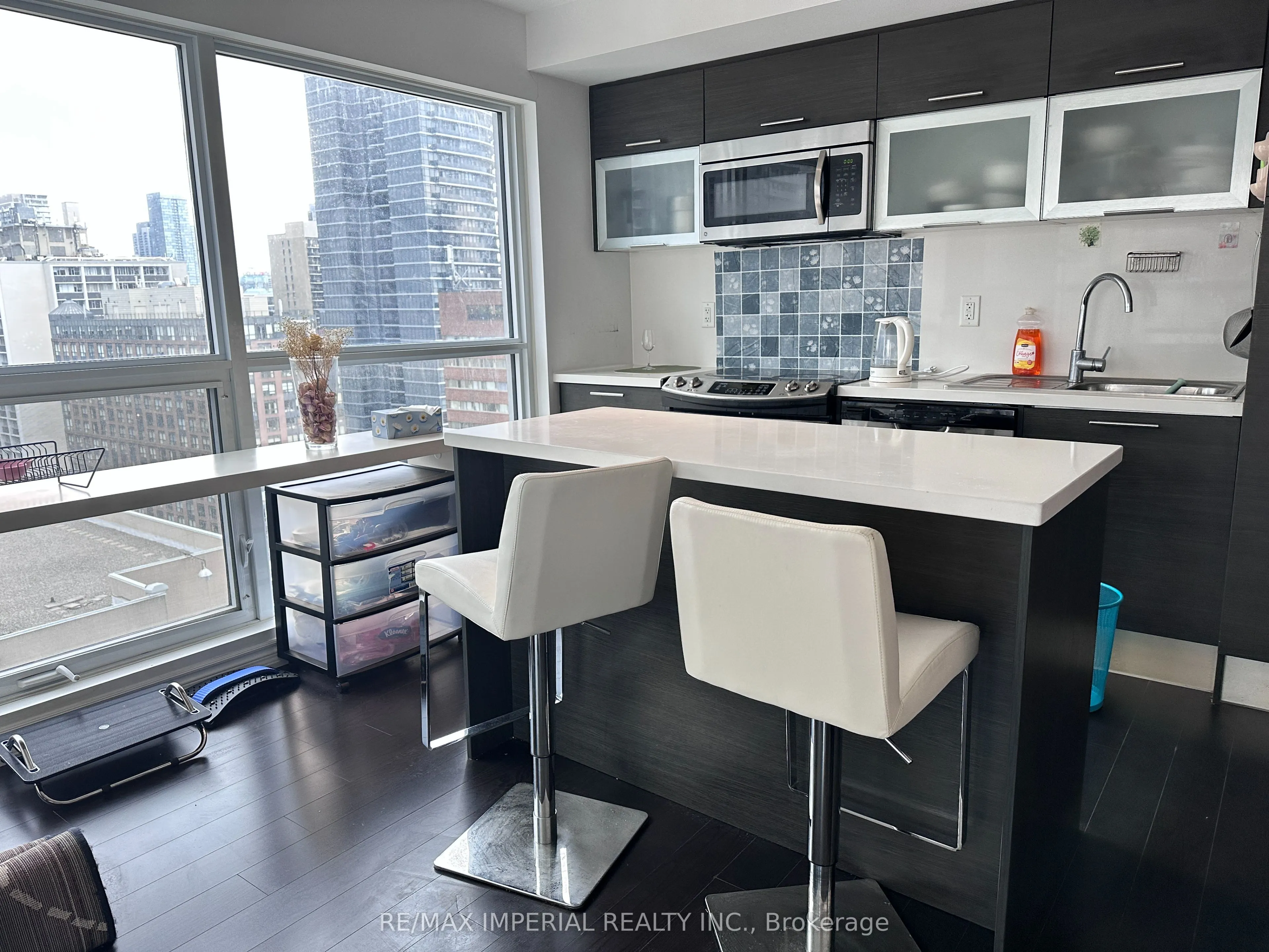 386 Yonge Street, #1715