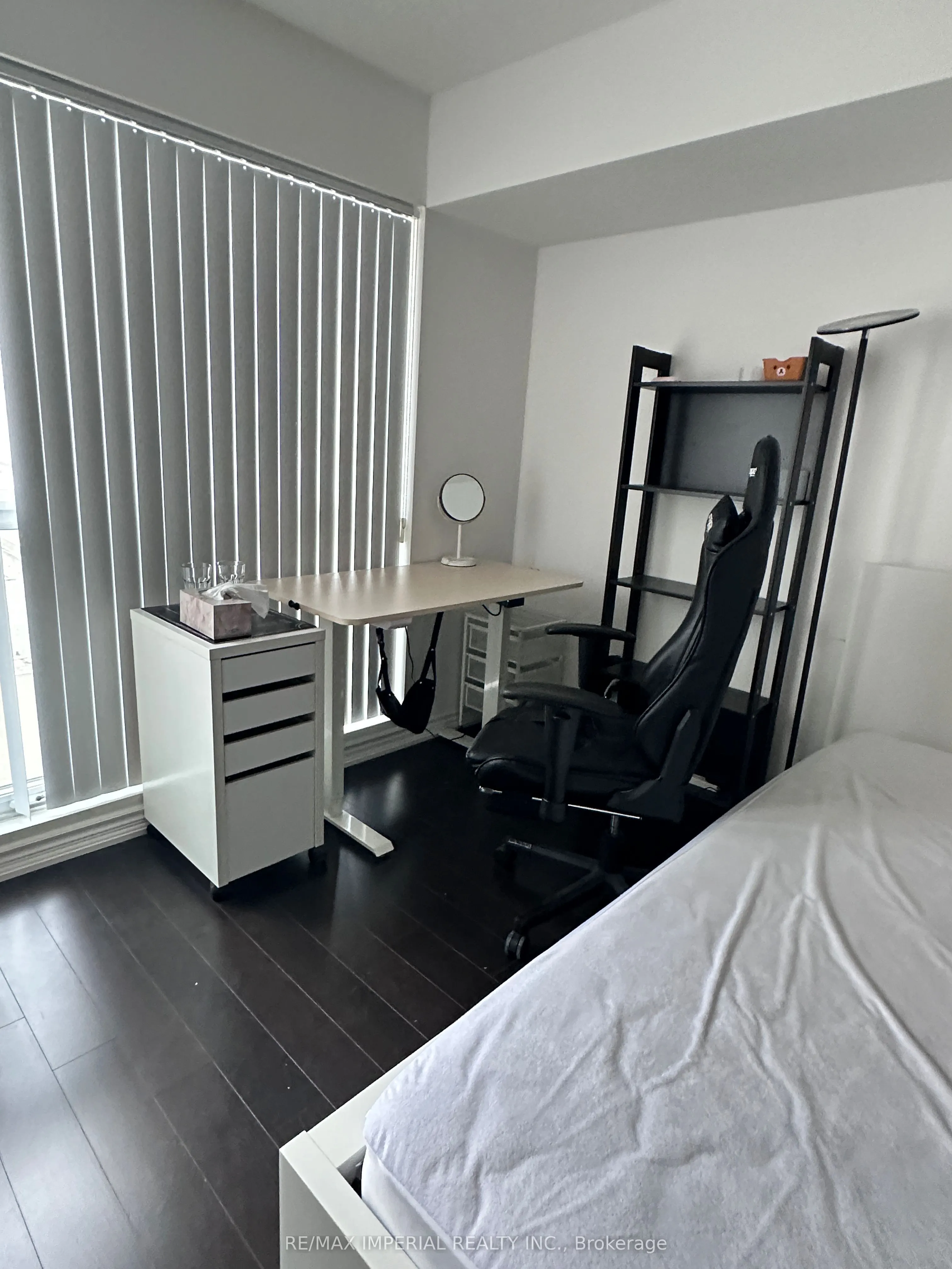 386 Yonge Street, #1715