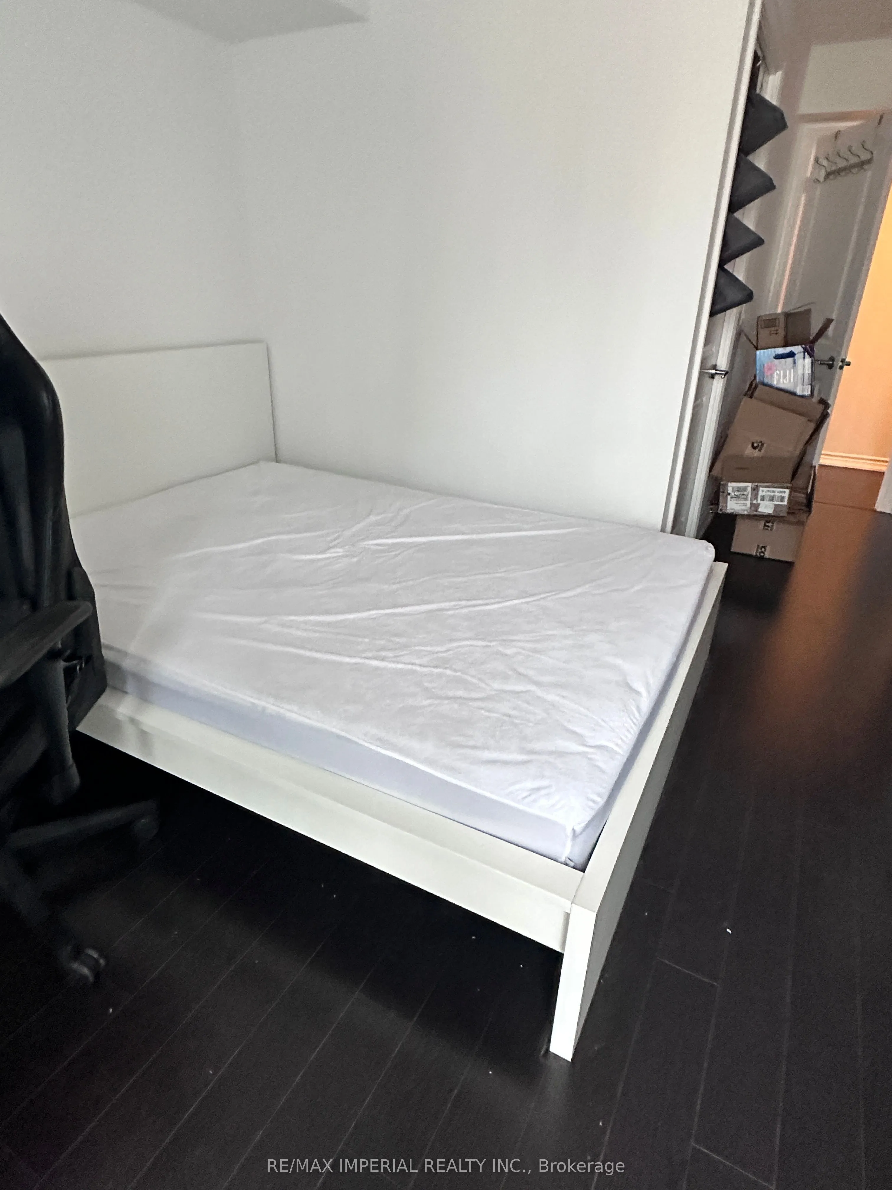 386 Yonge Street, #1715