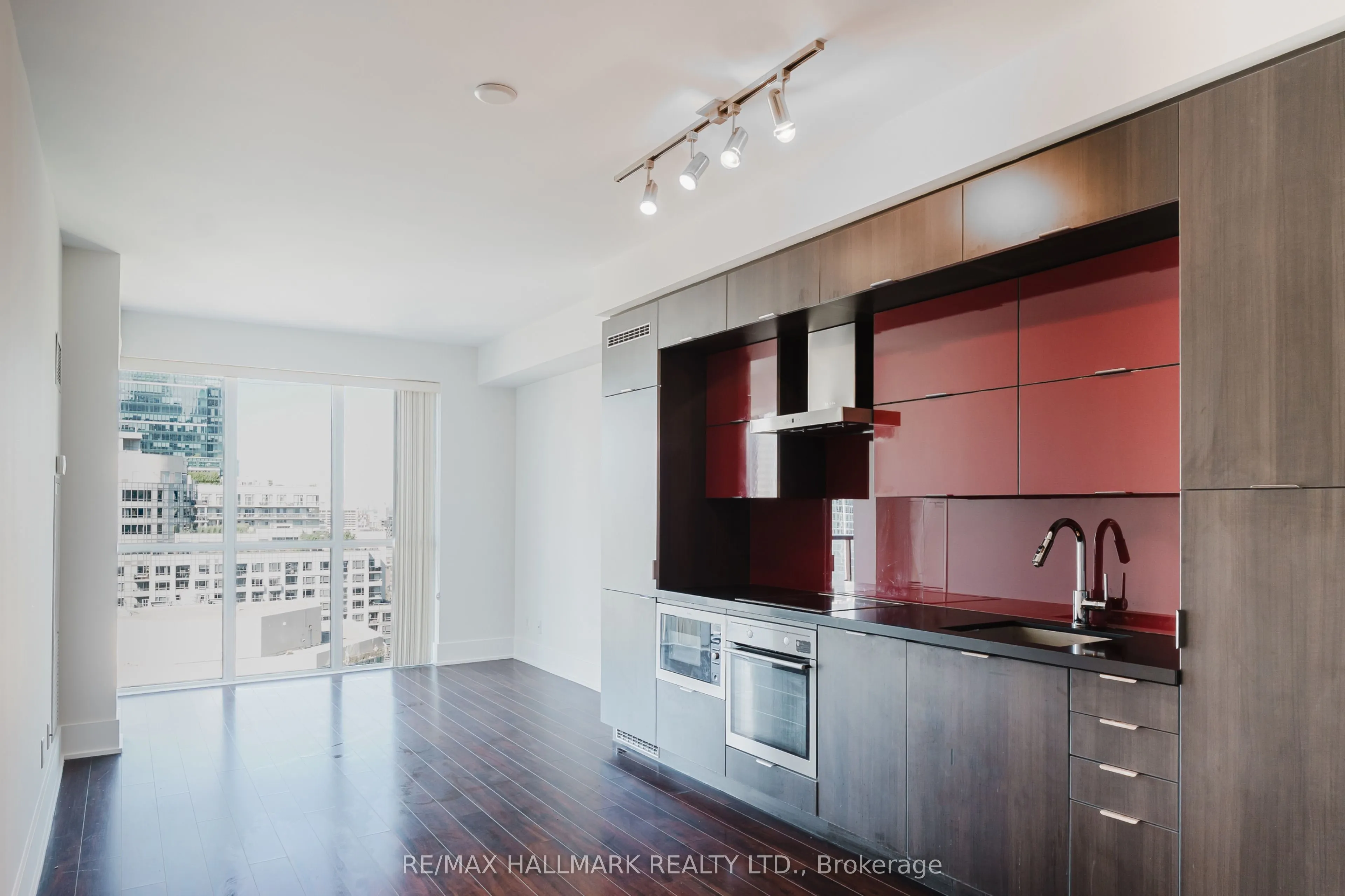 300 Front Street W, #2213