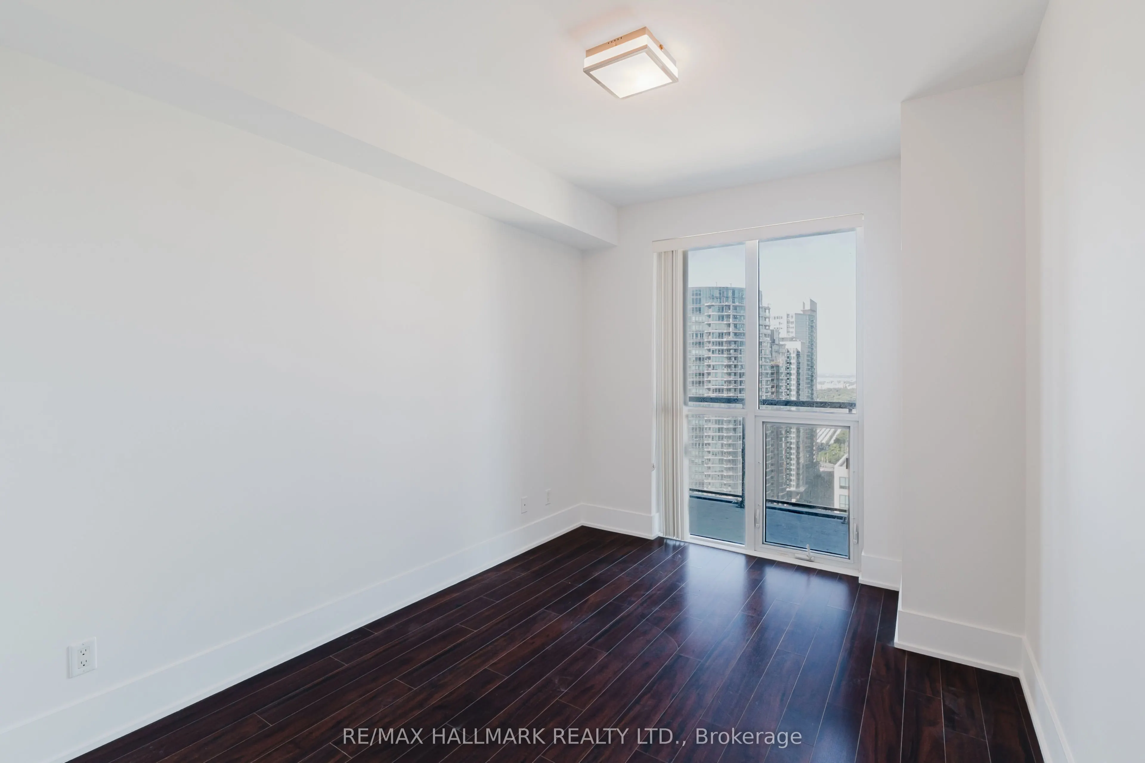 300 Front Street W, #2213