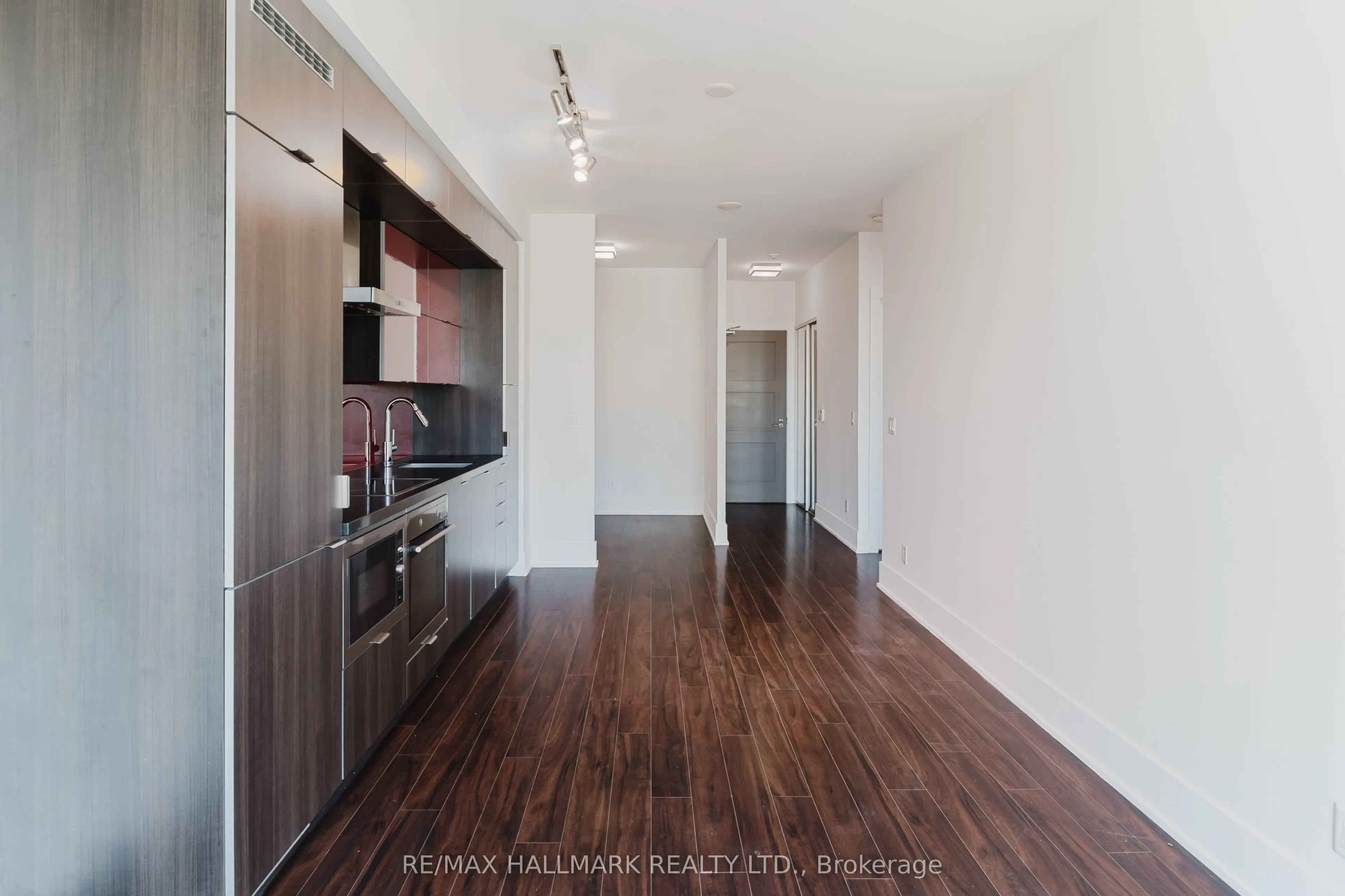 300 Front Street W, #2213