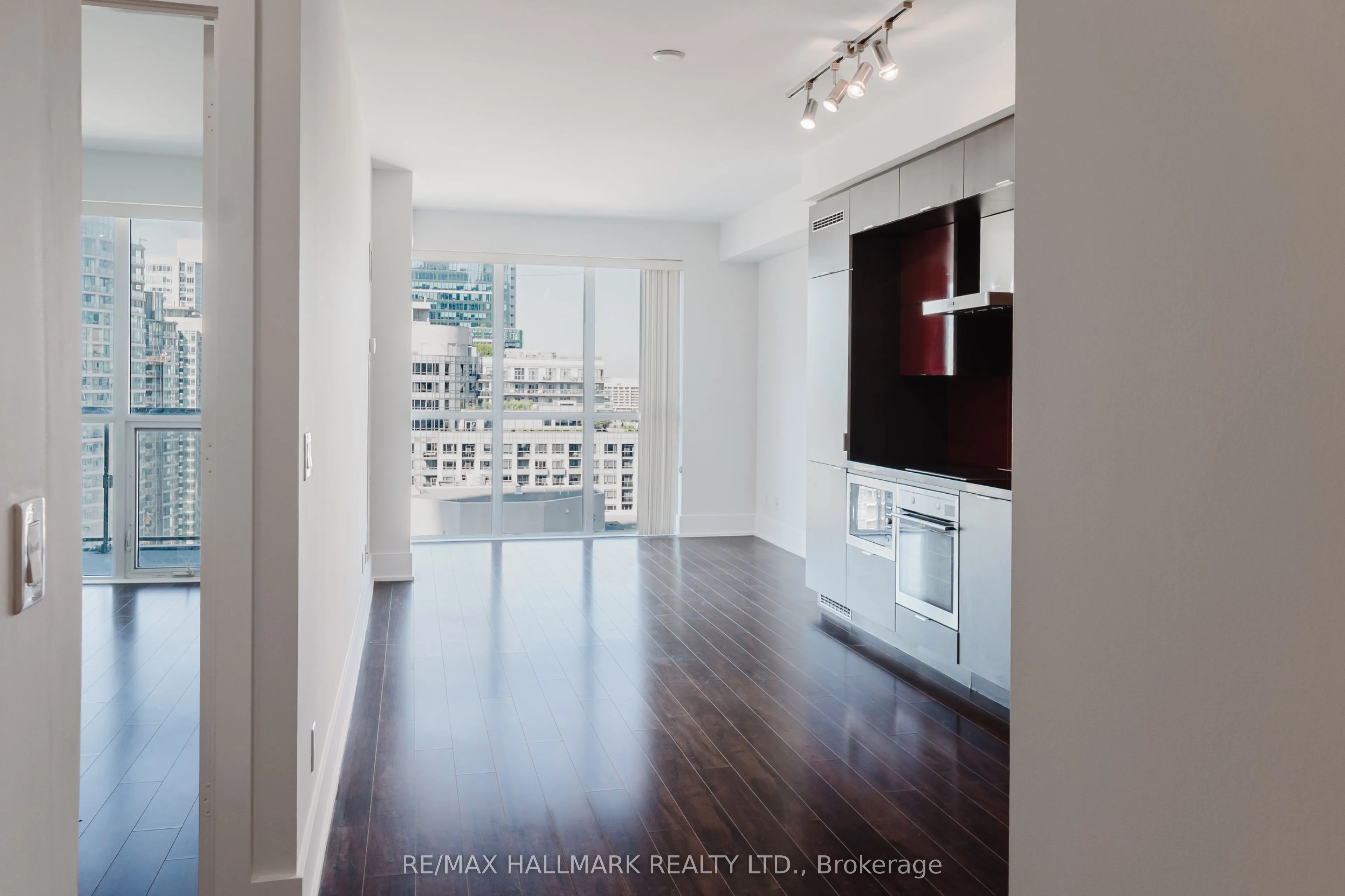 300 Front Street W, #2213