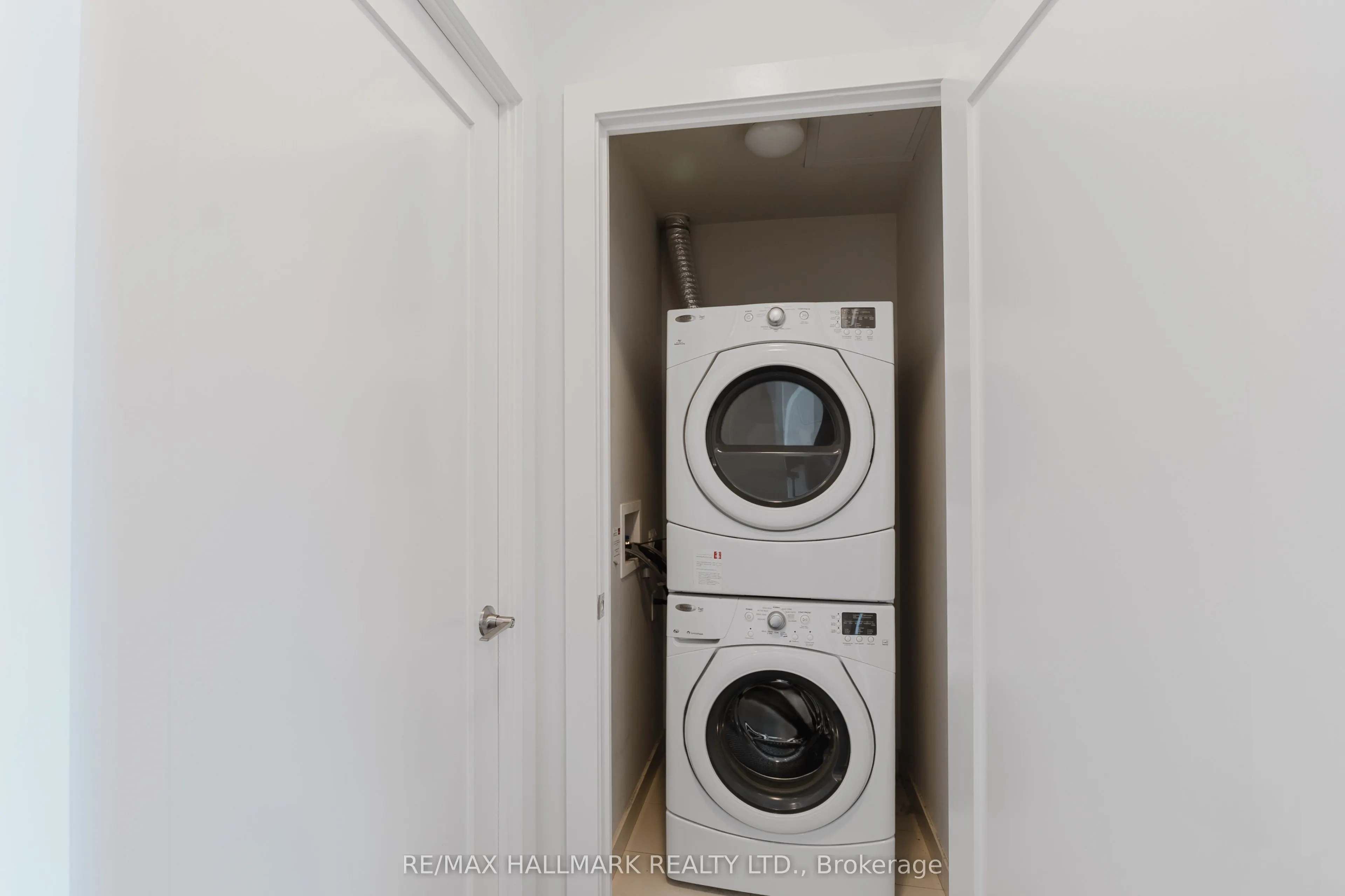 300 Front Street W, #2213