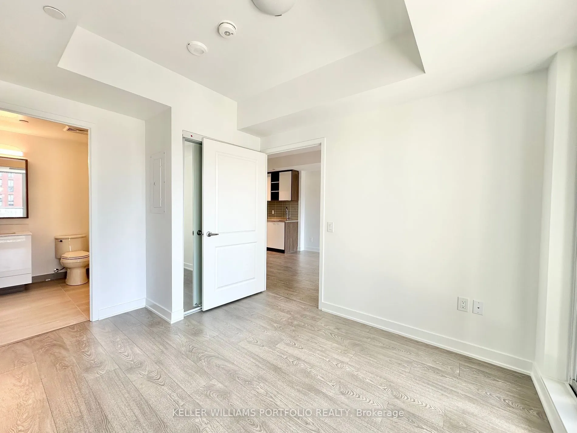 543 Richmond Street W, #724