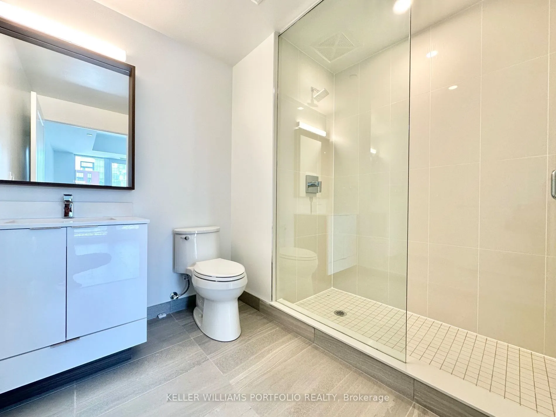 543 Richmond Street W, #724