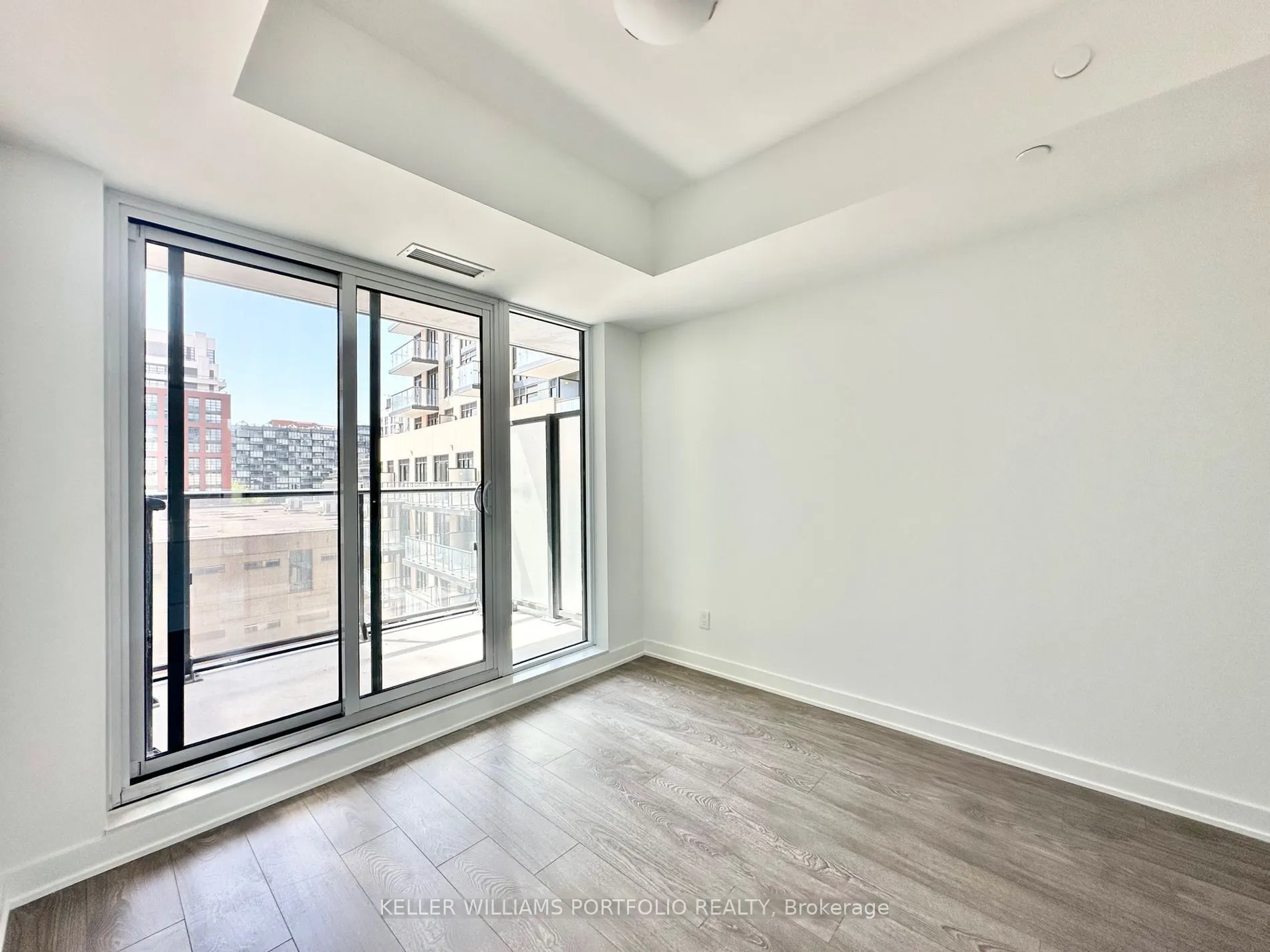 543 Richmond Street W, #724