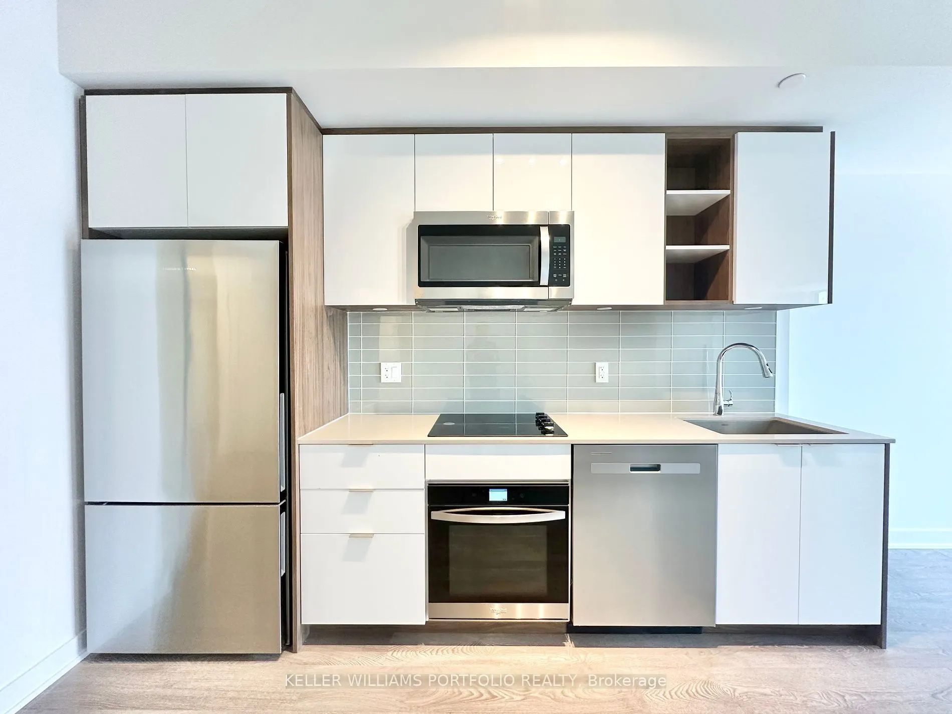 543 Richmond Street W, #724