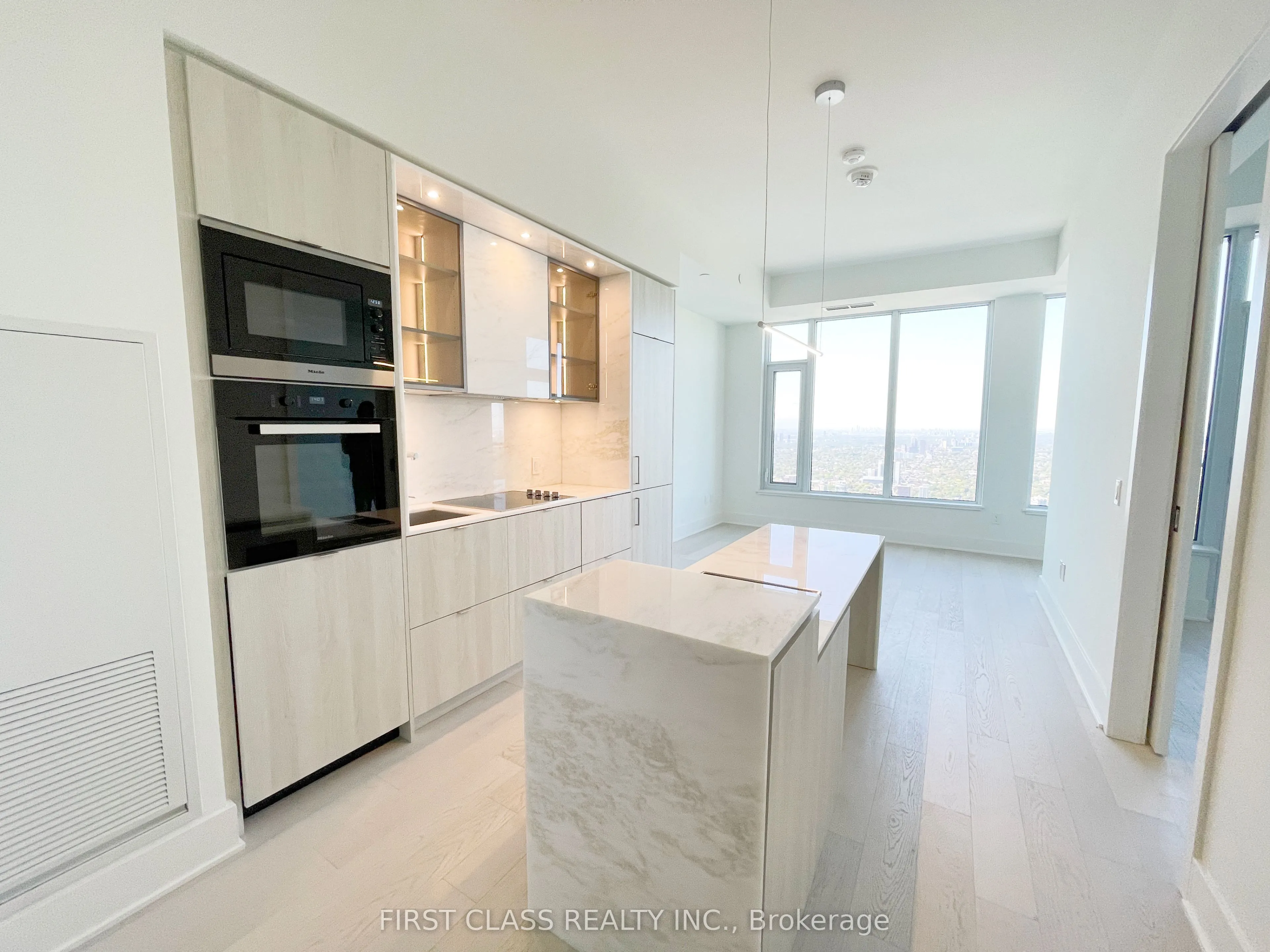 11 Yorkville Avenue W, #6210