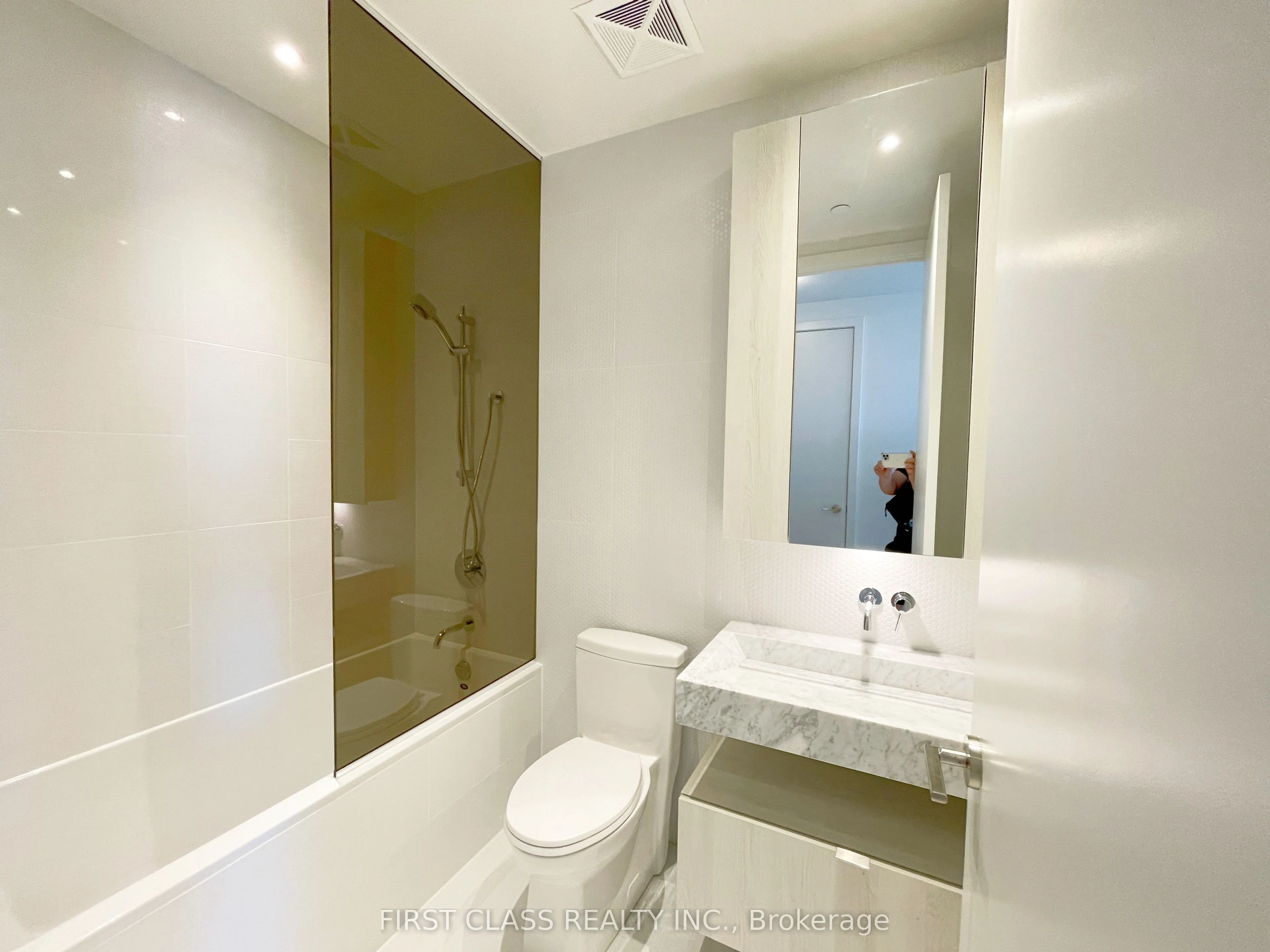 11 Yorkville Avenue W, #6210