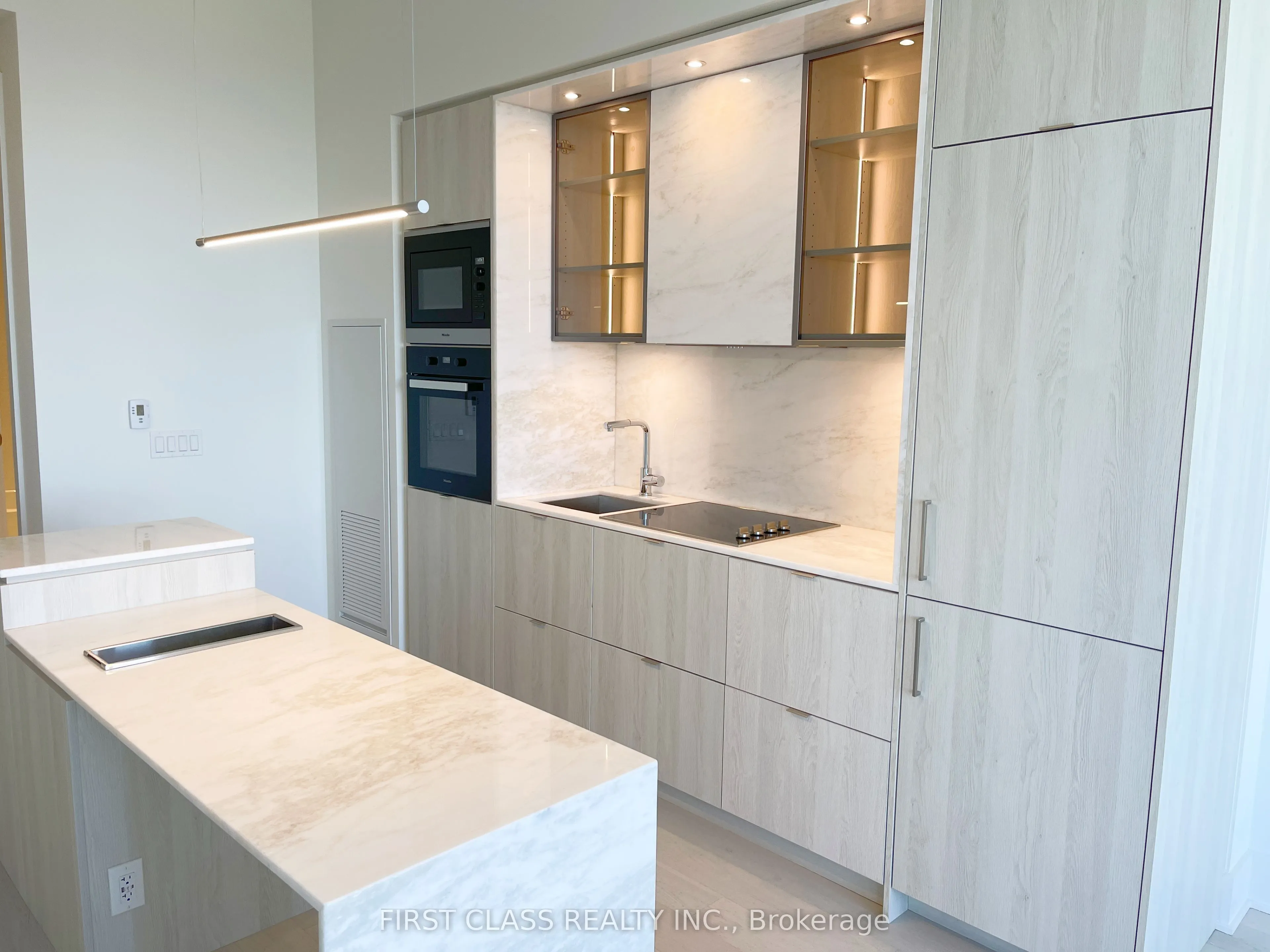 11 Yorkville Avenue W, #6210