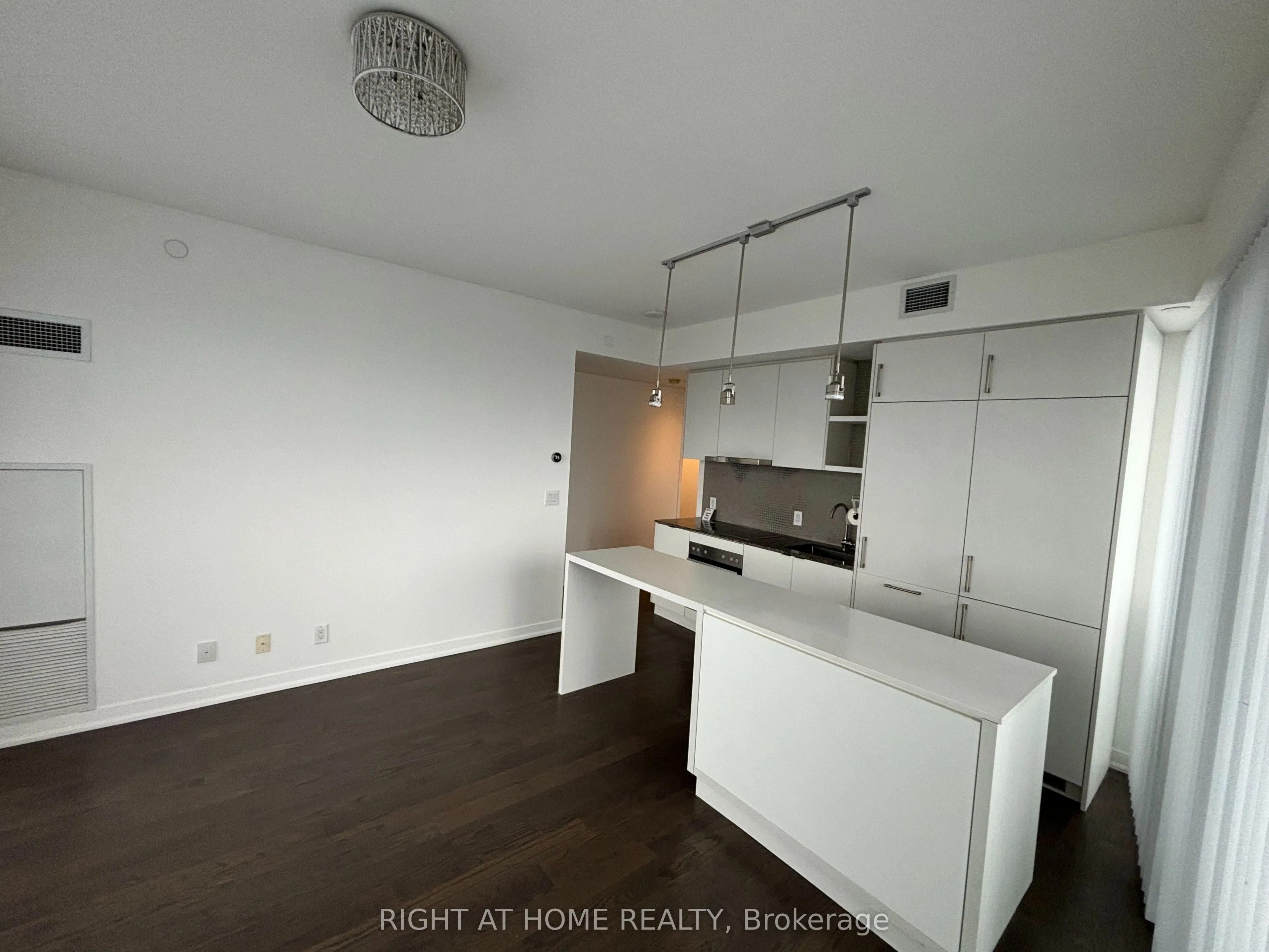 100 Harbour Street, #6704