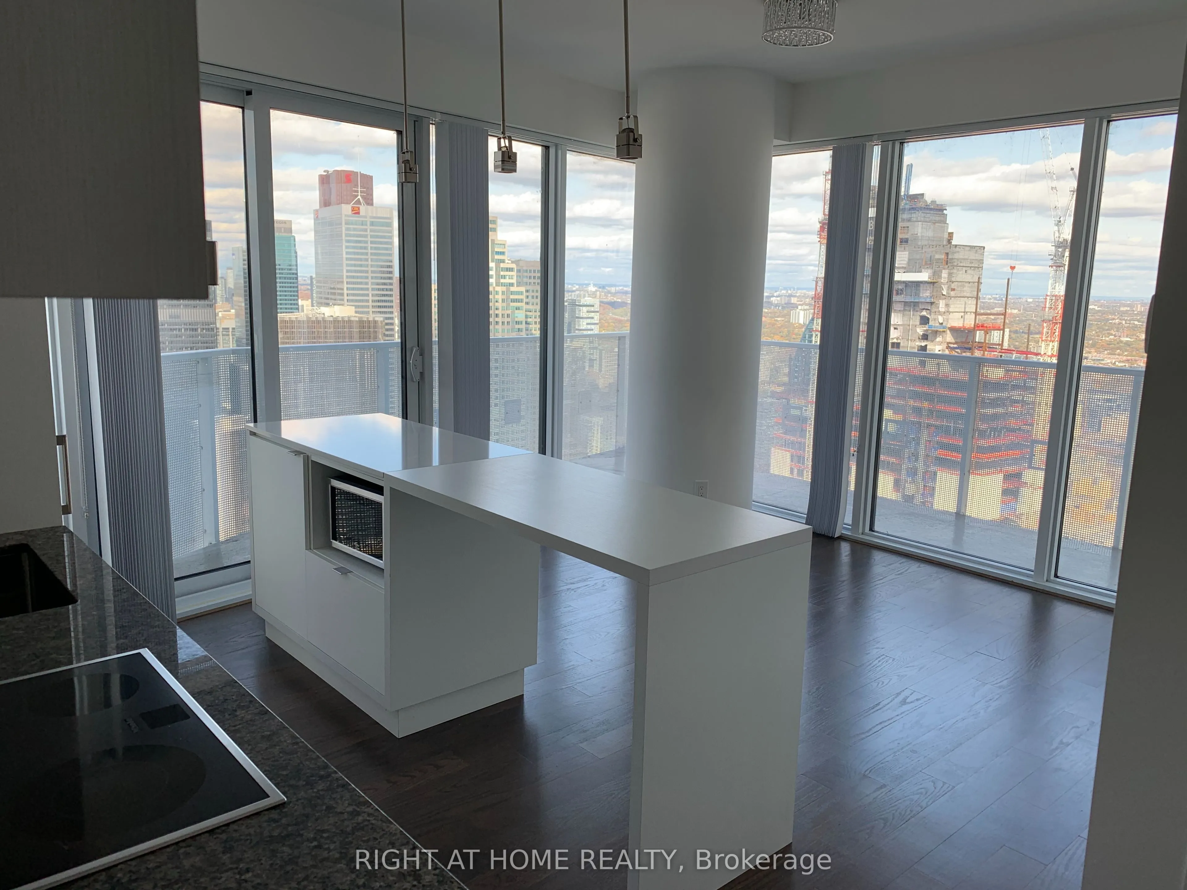 100 Harbour Street, #6704
