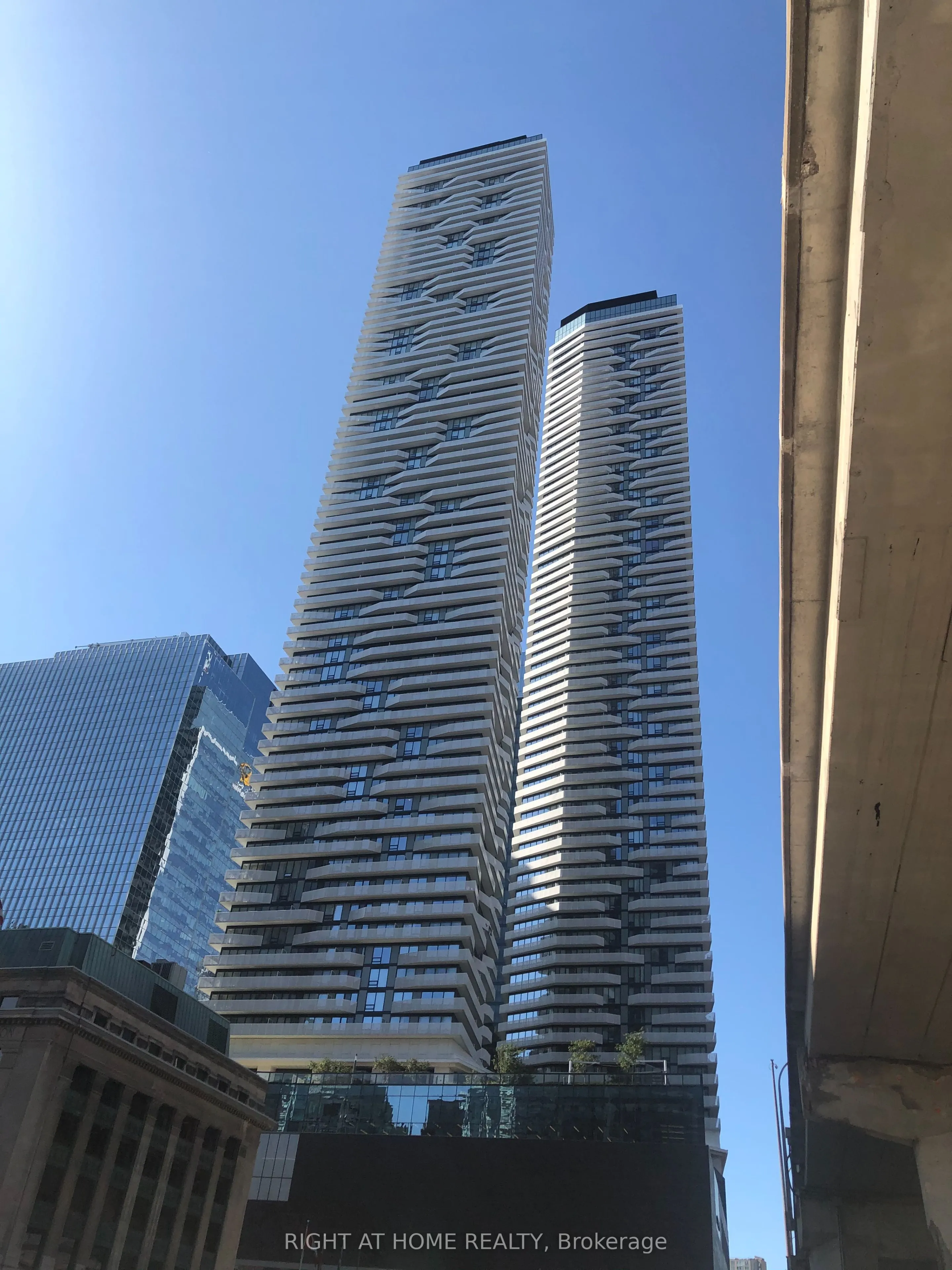 100 Harbour Street, #6704